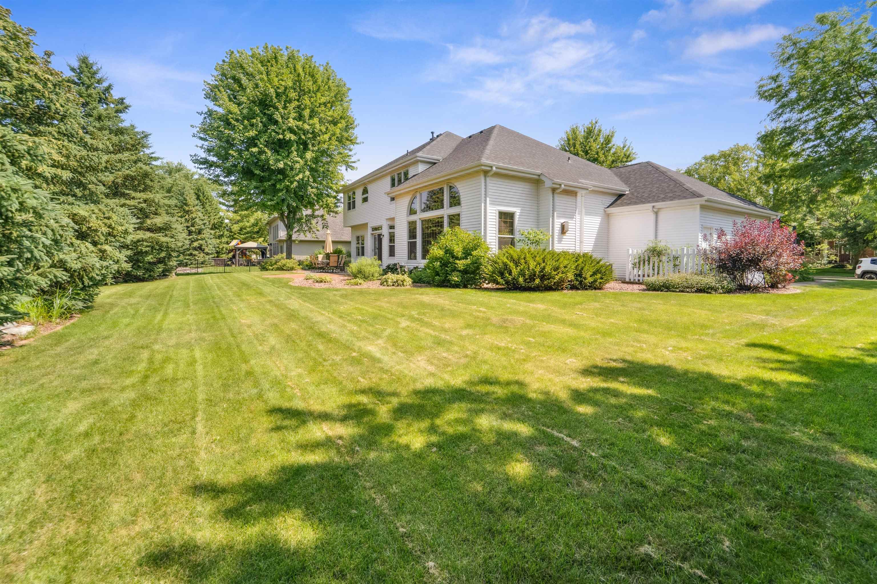 228 E THORNBROOK Lane