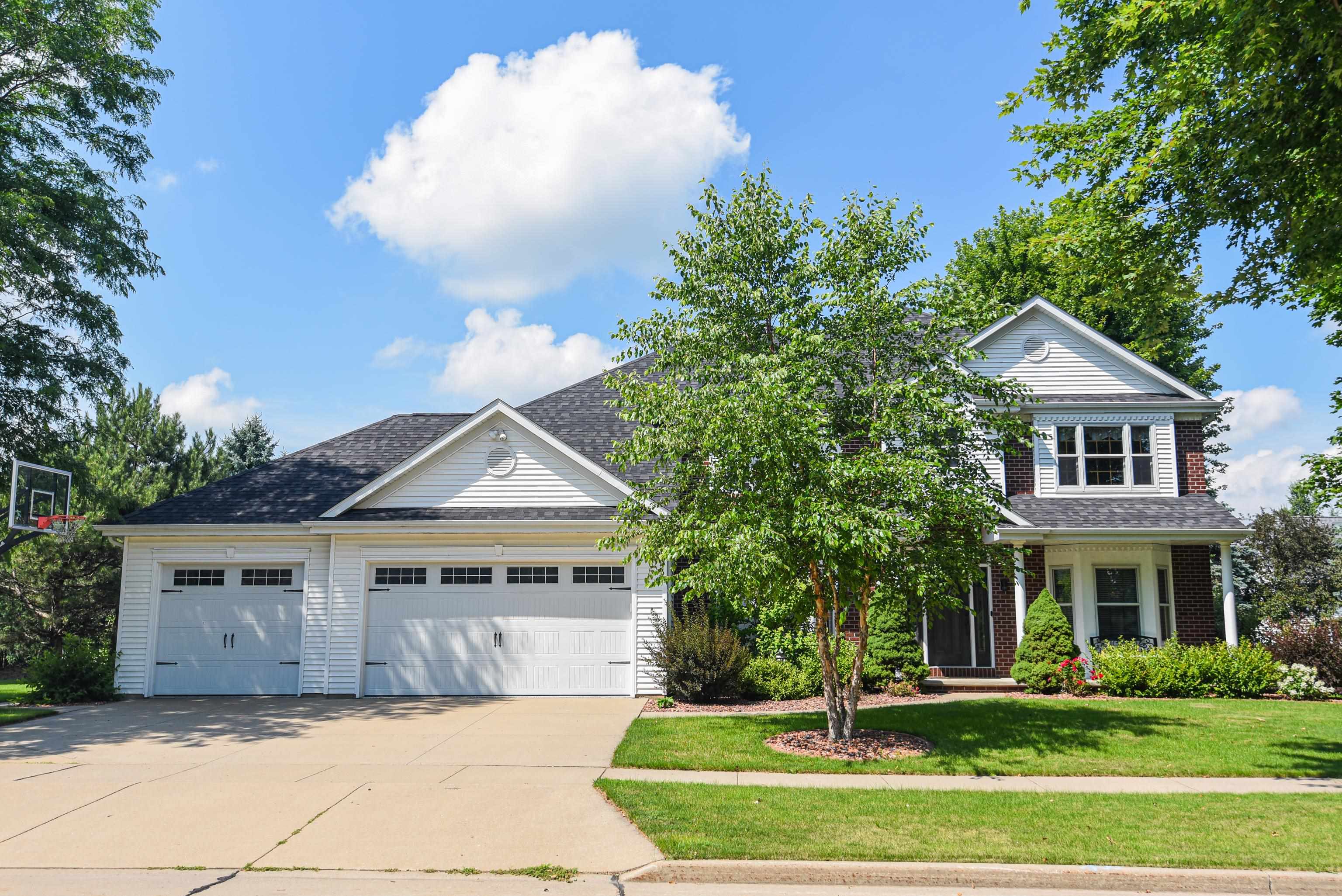 228 E THORNBROOK Lane