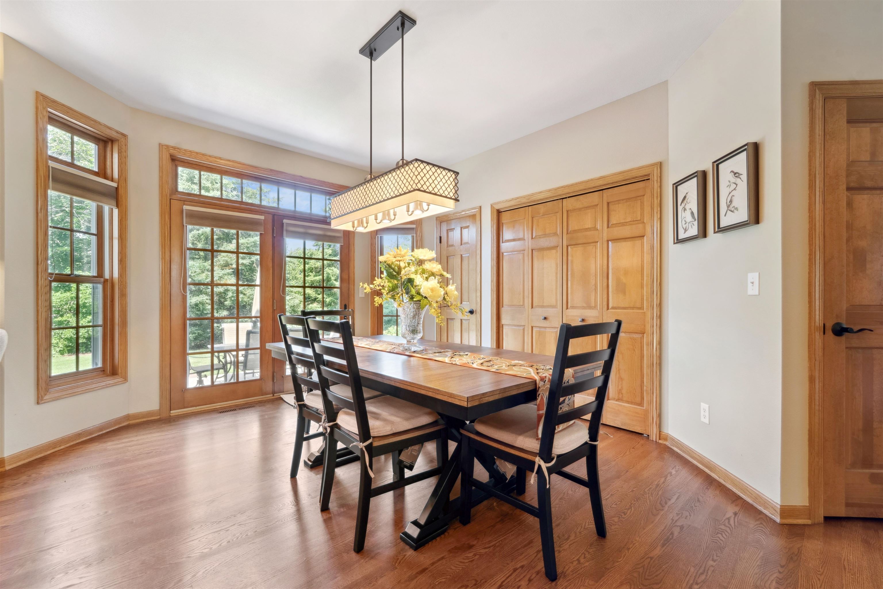 228 E THORNBROOK Lane