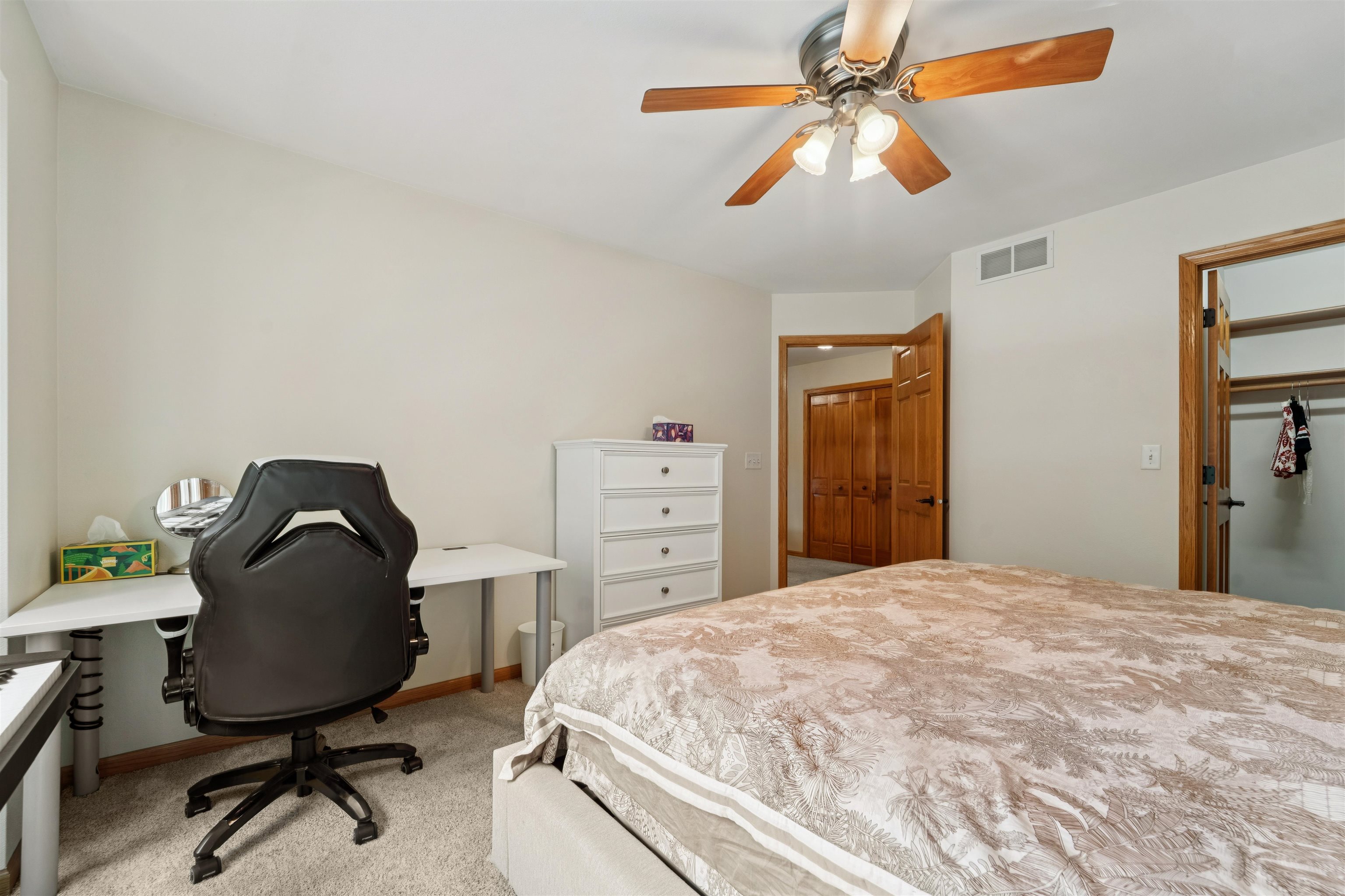 228 E THORNBROOK Lane