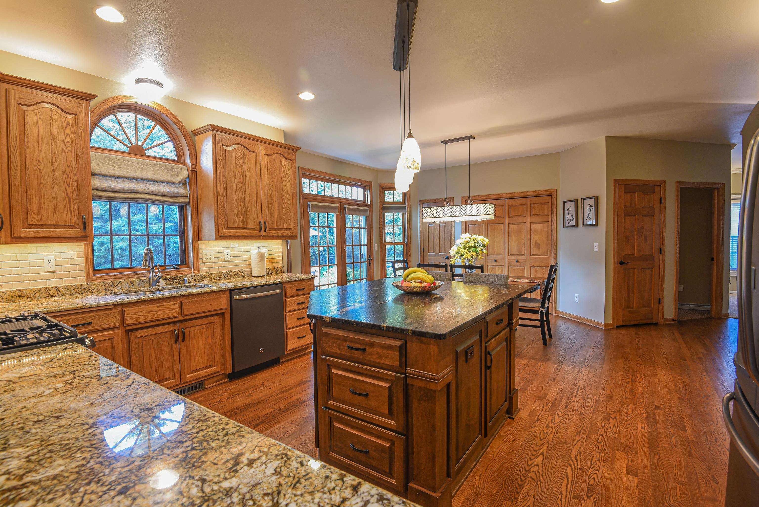 228 E THORNBROOK Lane