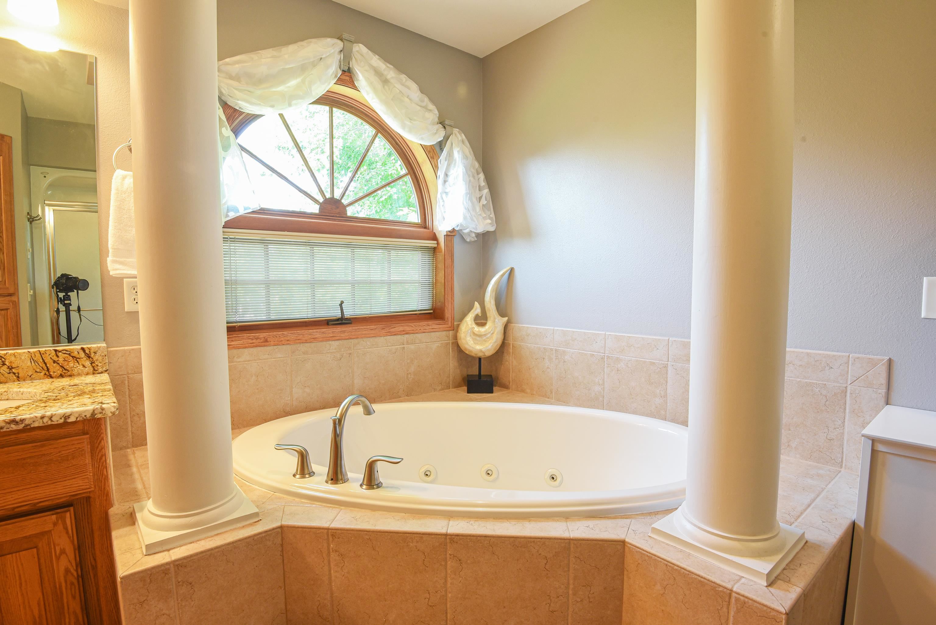 228 E THORNBROOK Lane