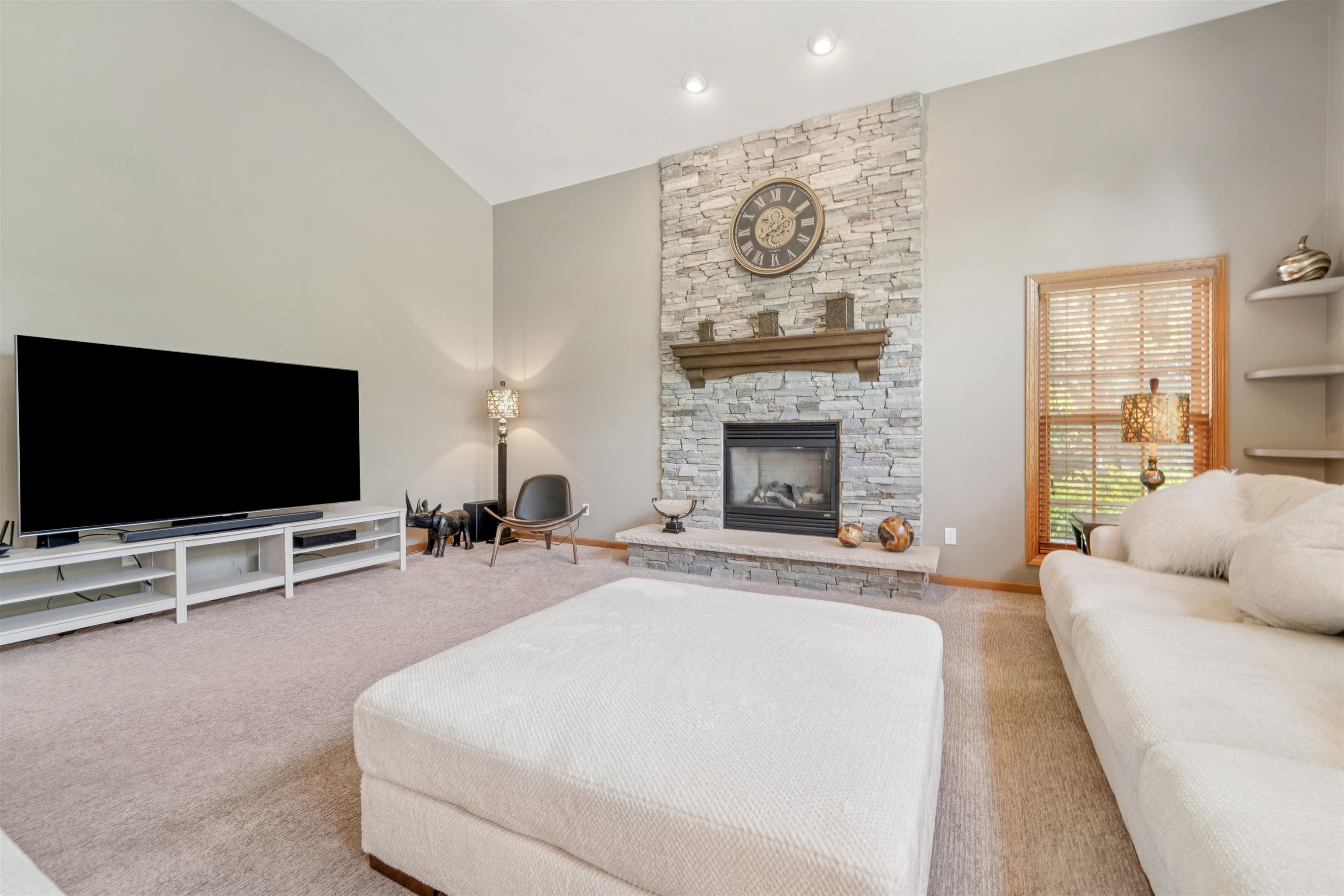 228 E THORNBROOK Lane