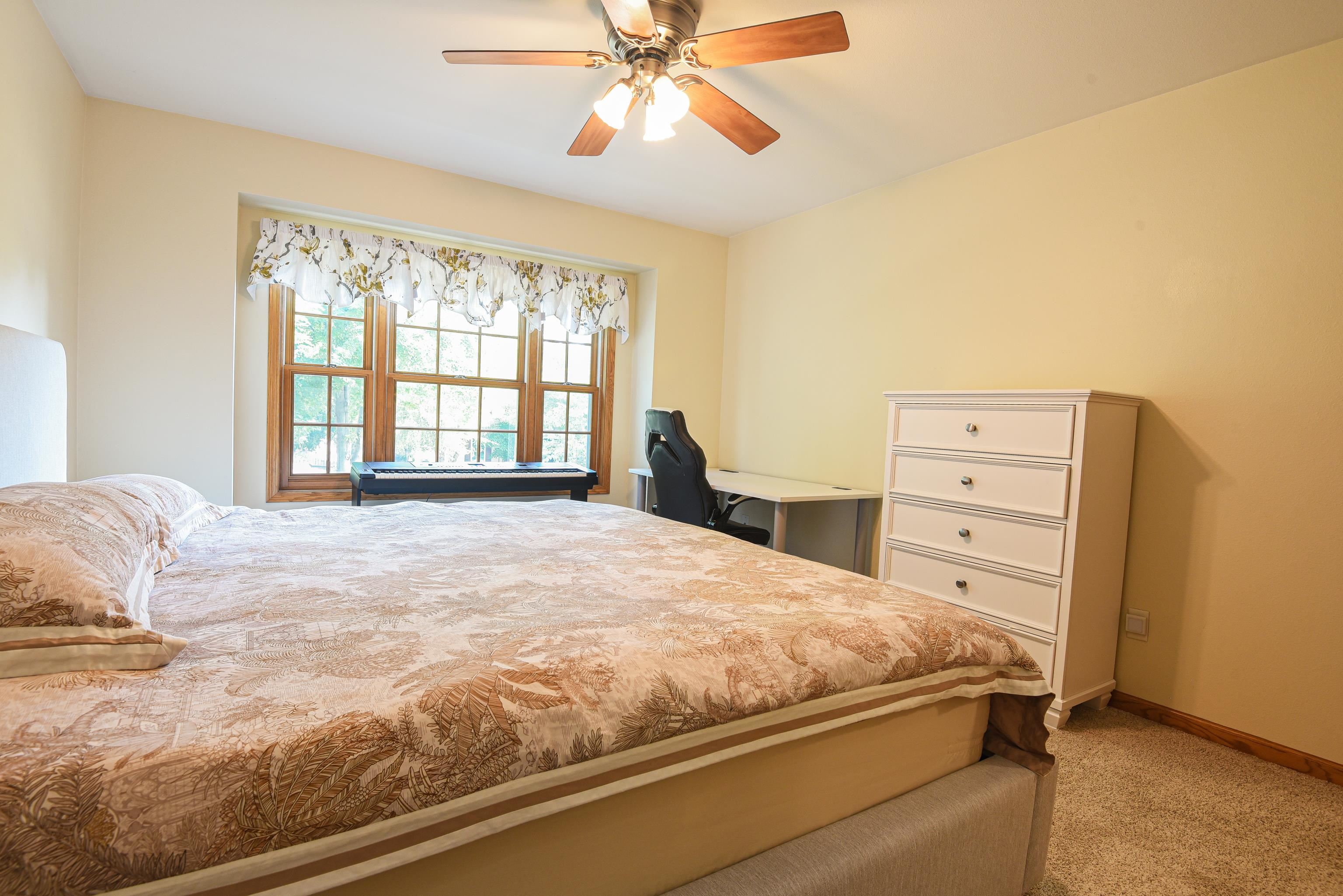 228 E THORNBROOK Lane