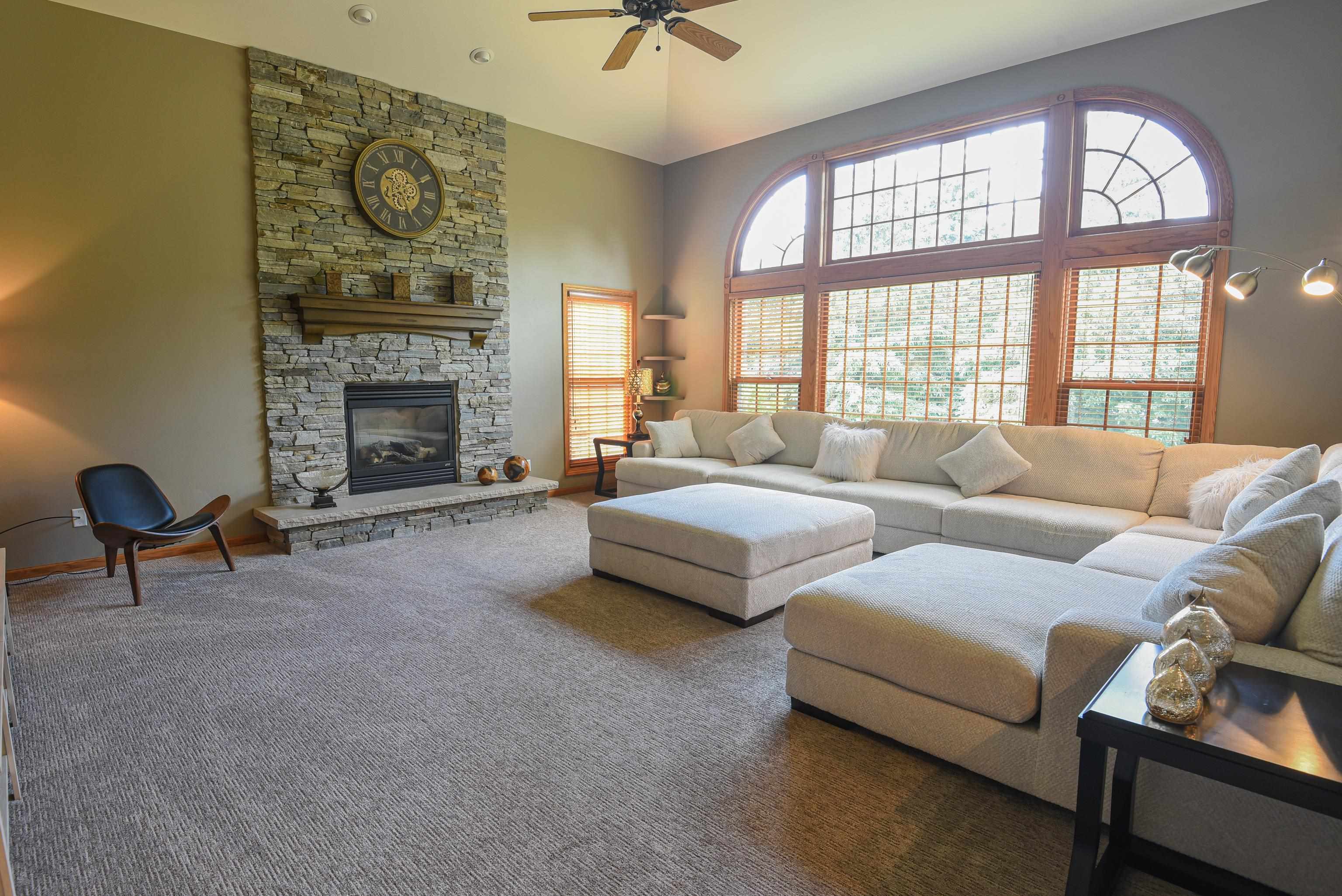 228 E THORNBROOK Lane
