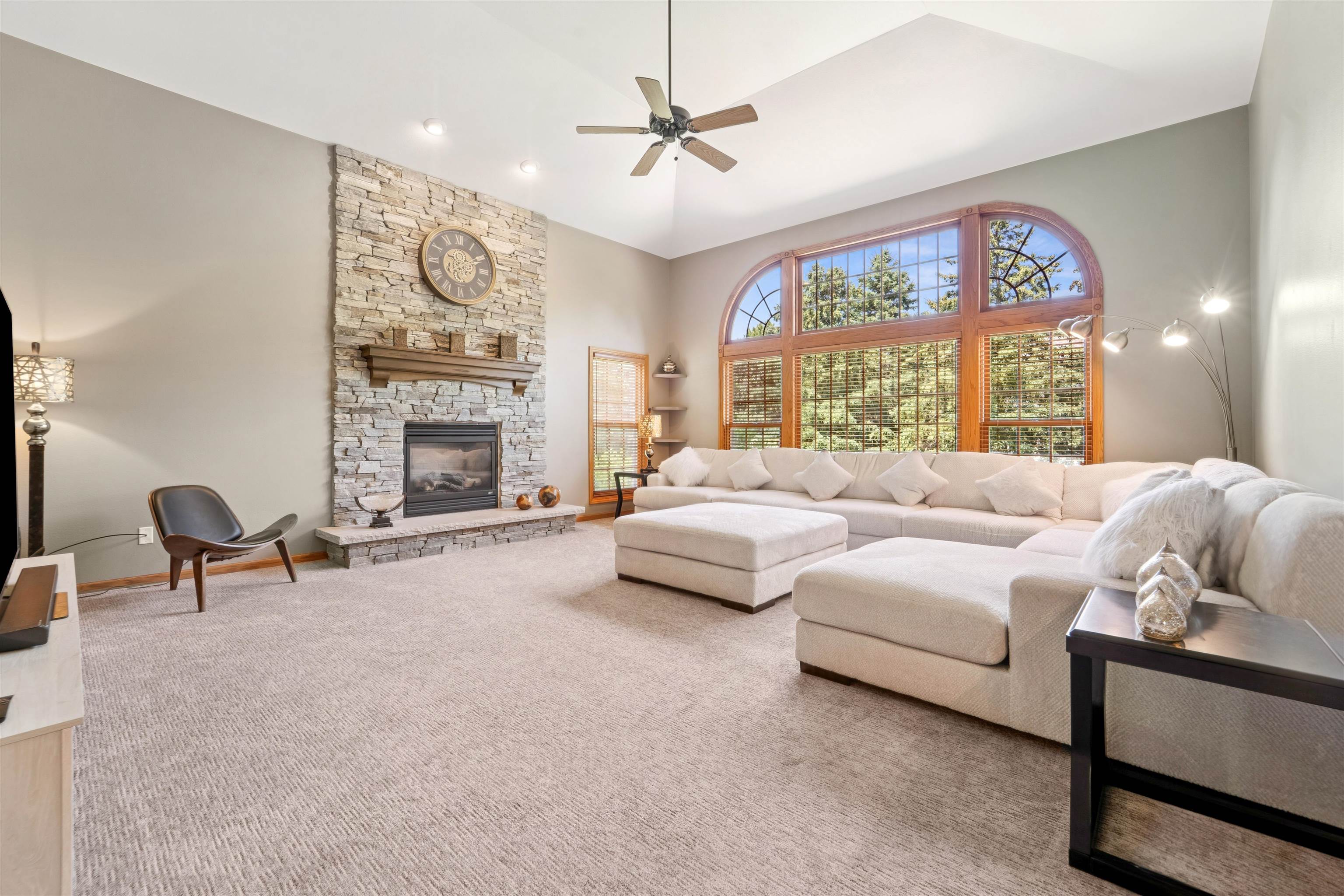 228 E THORNBROOK Lane
