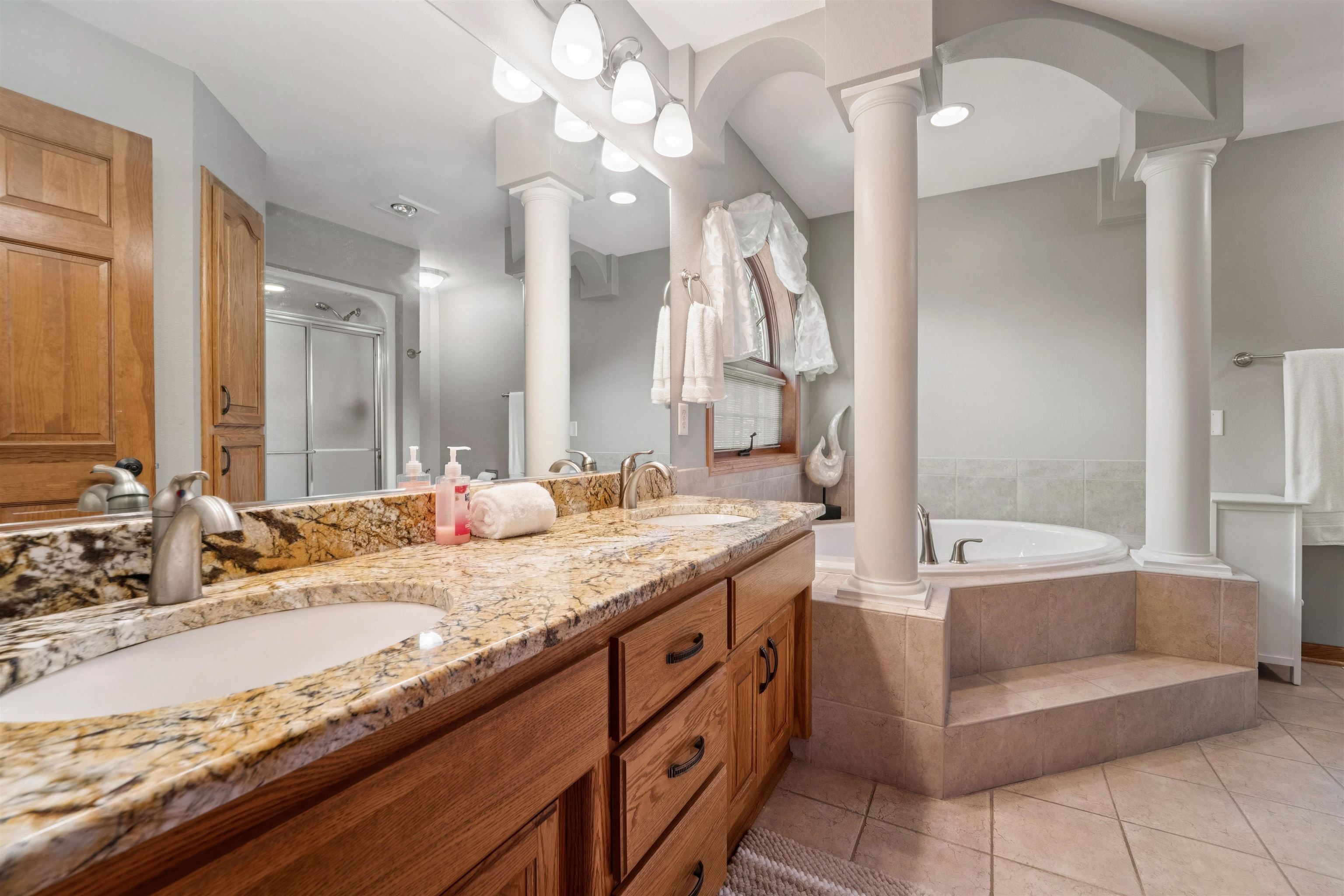 228 E THORNBROOK Lane