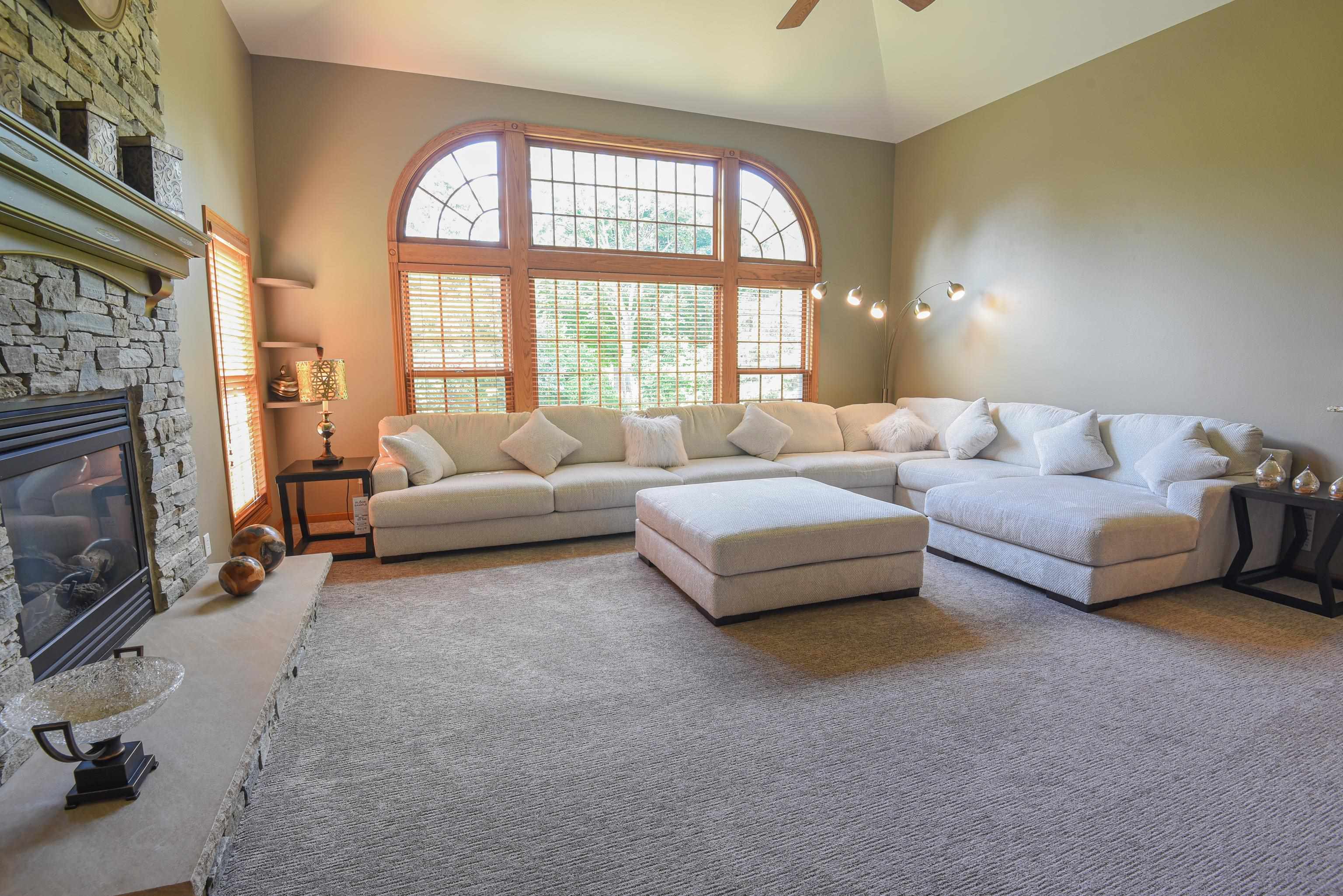 228 E THORNBROOK Lane