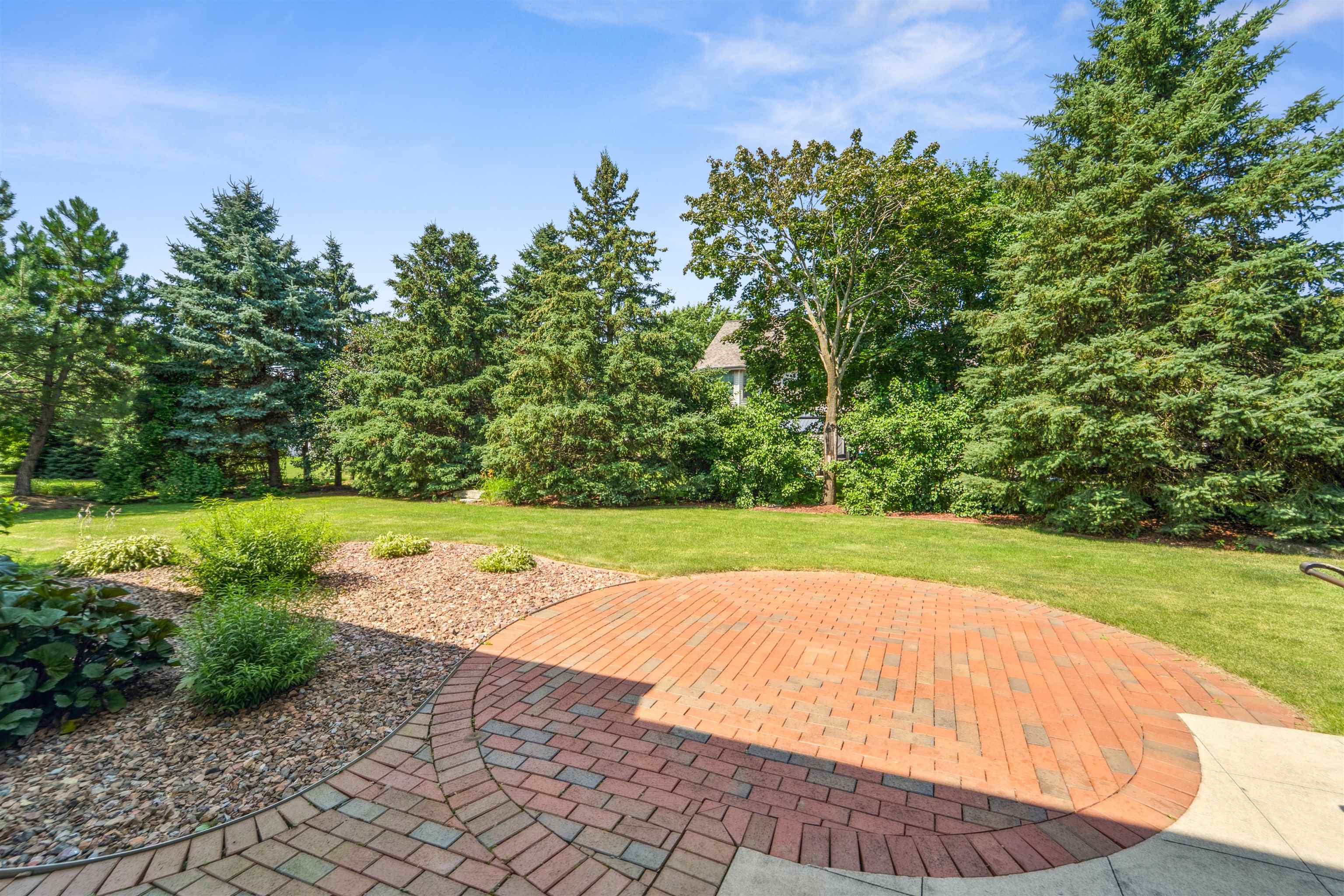 228 E THORNBROOK Lane