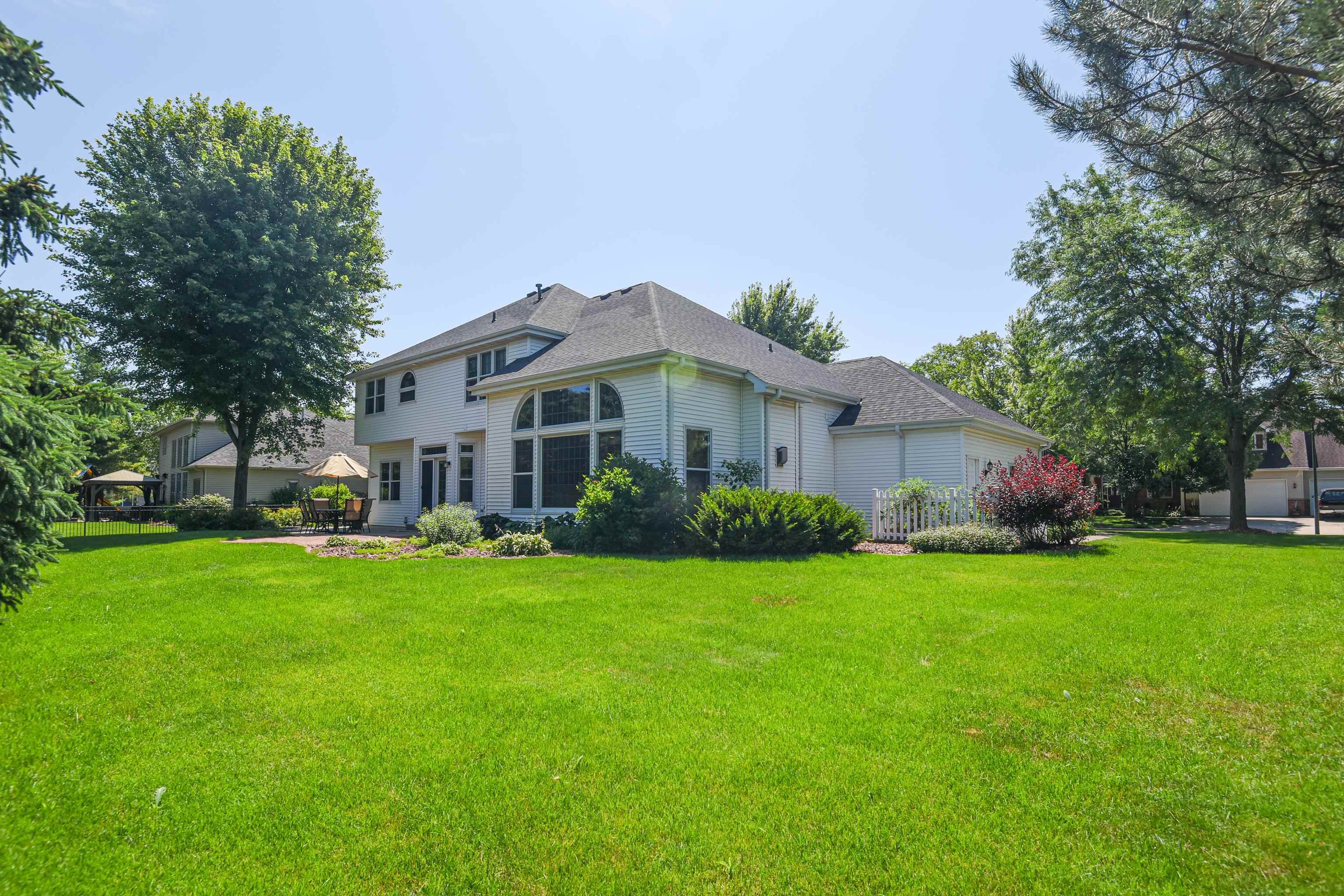 228 E THORNBROOK Lane