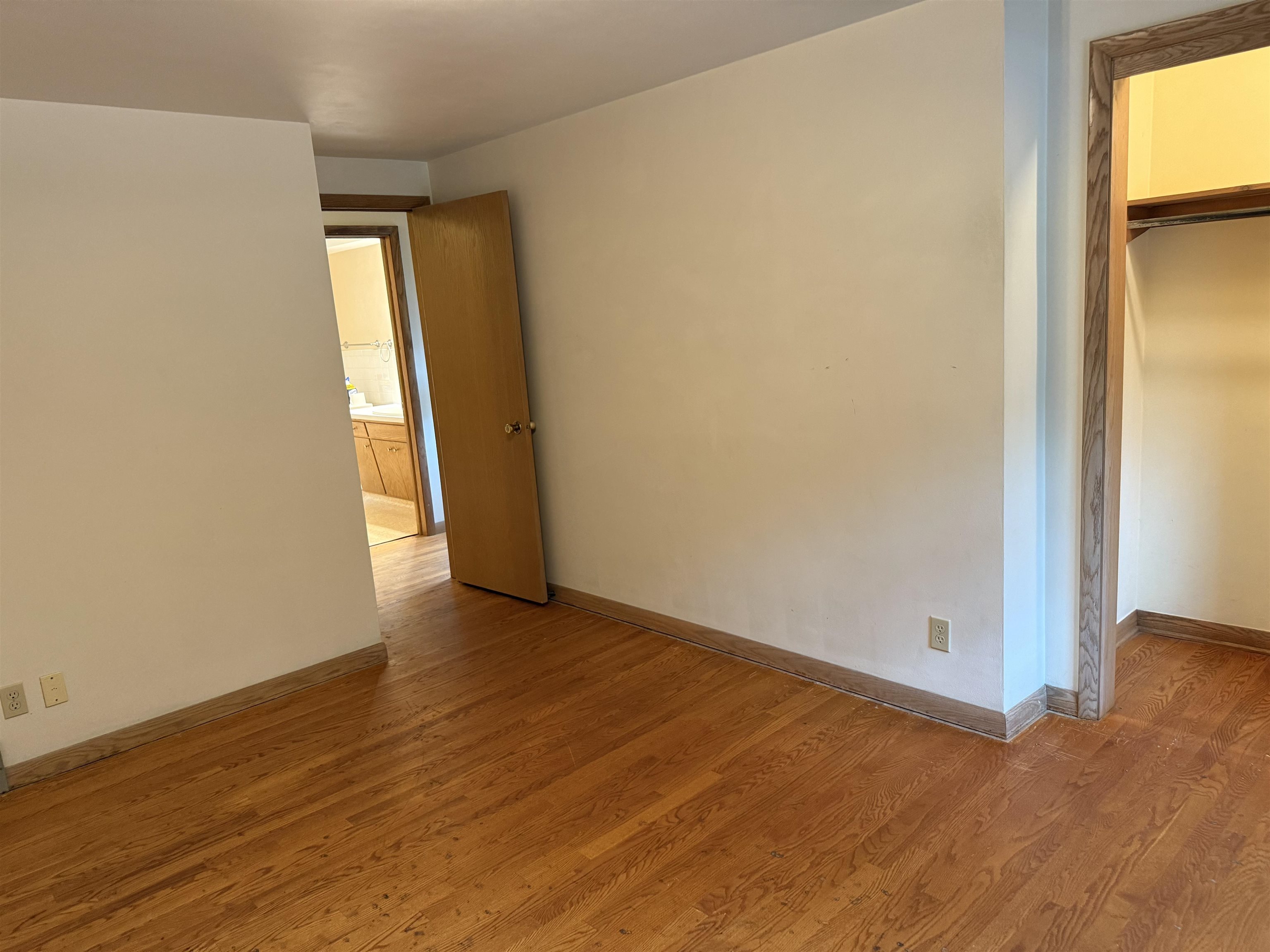 1619 S RAVINIA Place