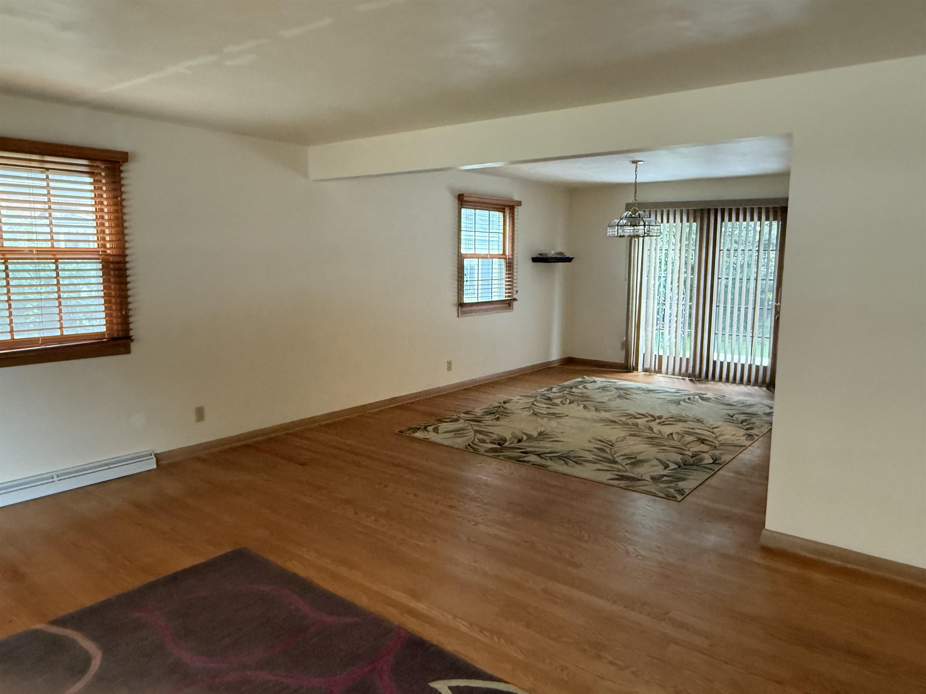 1619 S RAVINIA Place