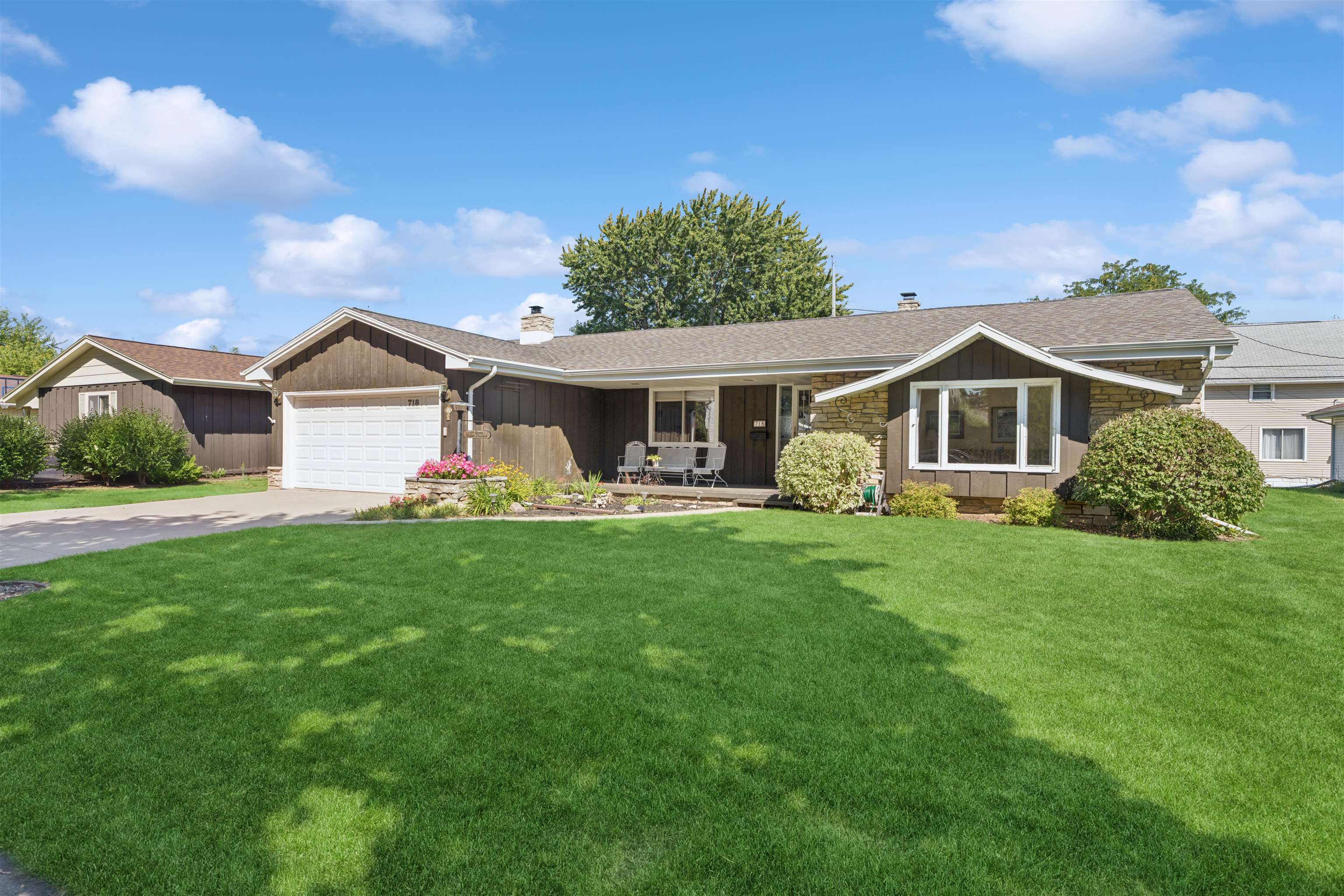 718 E LINDBERGH Street