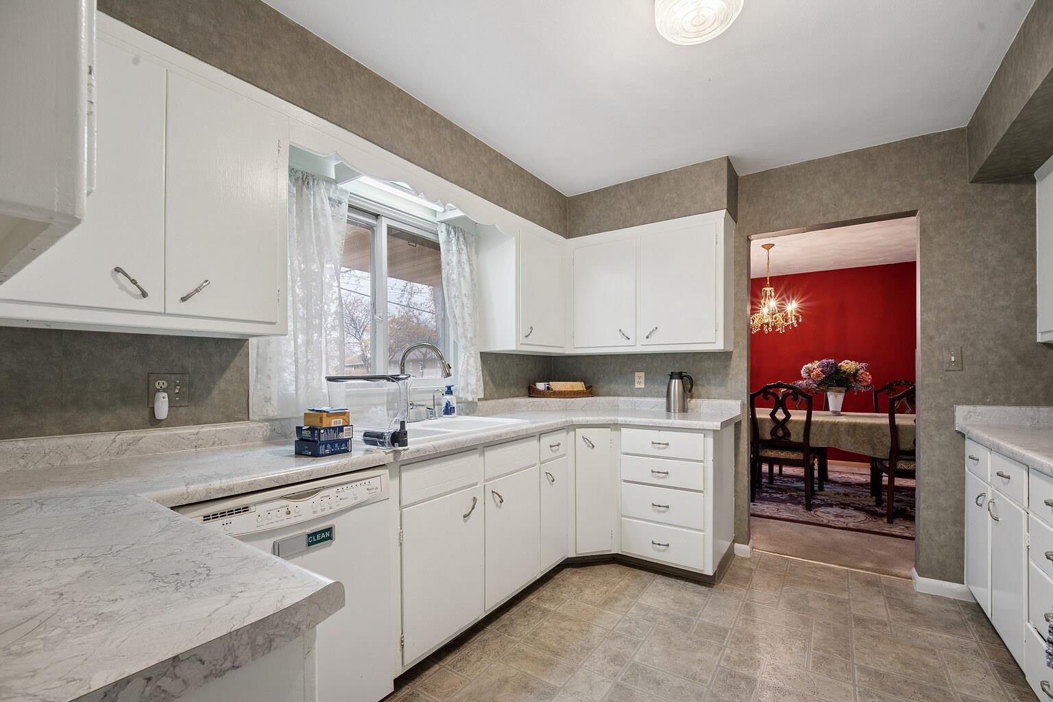 1211 W KIMBERLY Avenue