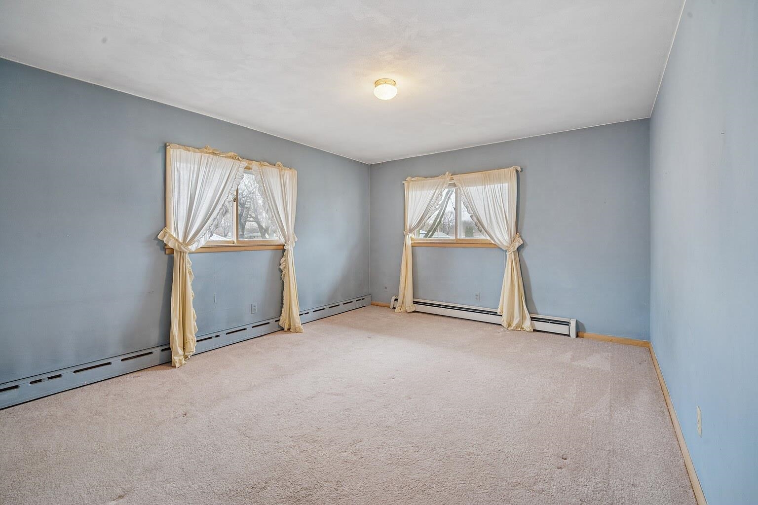 1211 W KIMBERLY Avenue