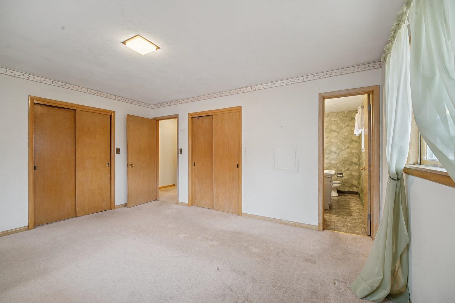 1211 W KIMBERLY Avenue