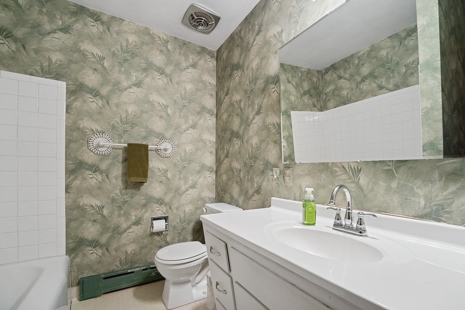 1211 W KIMBERLY Avenue