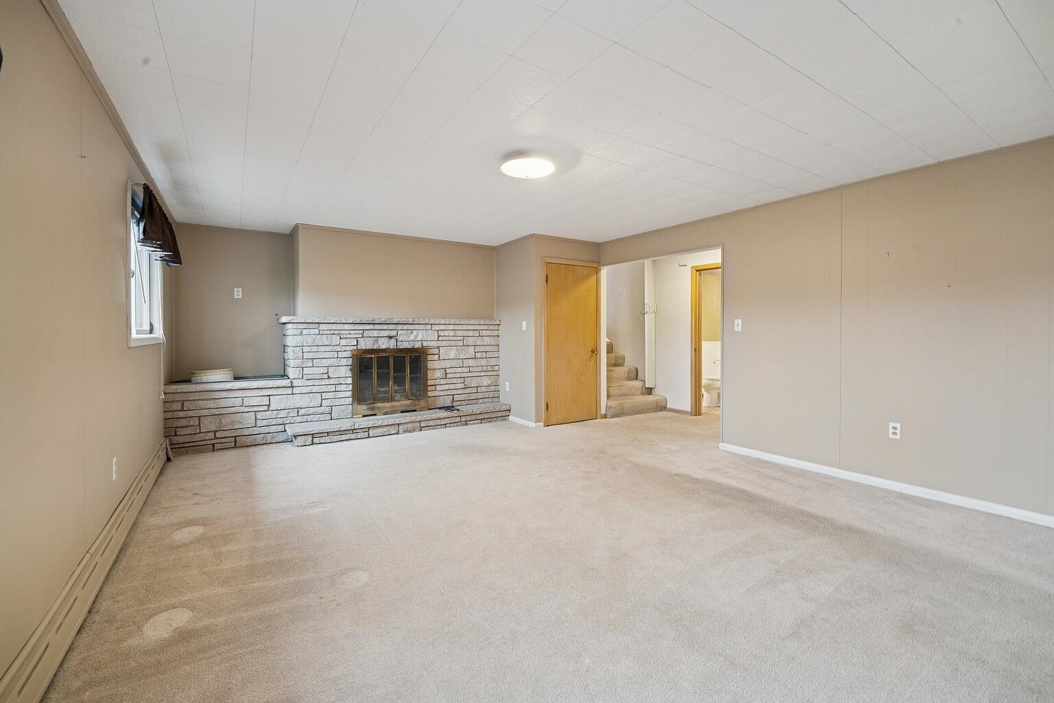 1211 W KIMBERLY Avenue