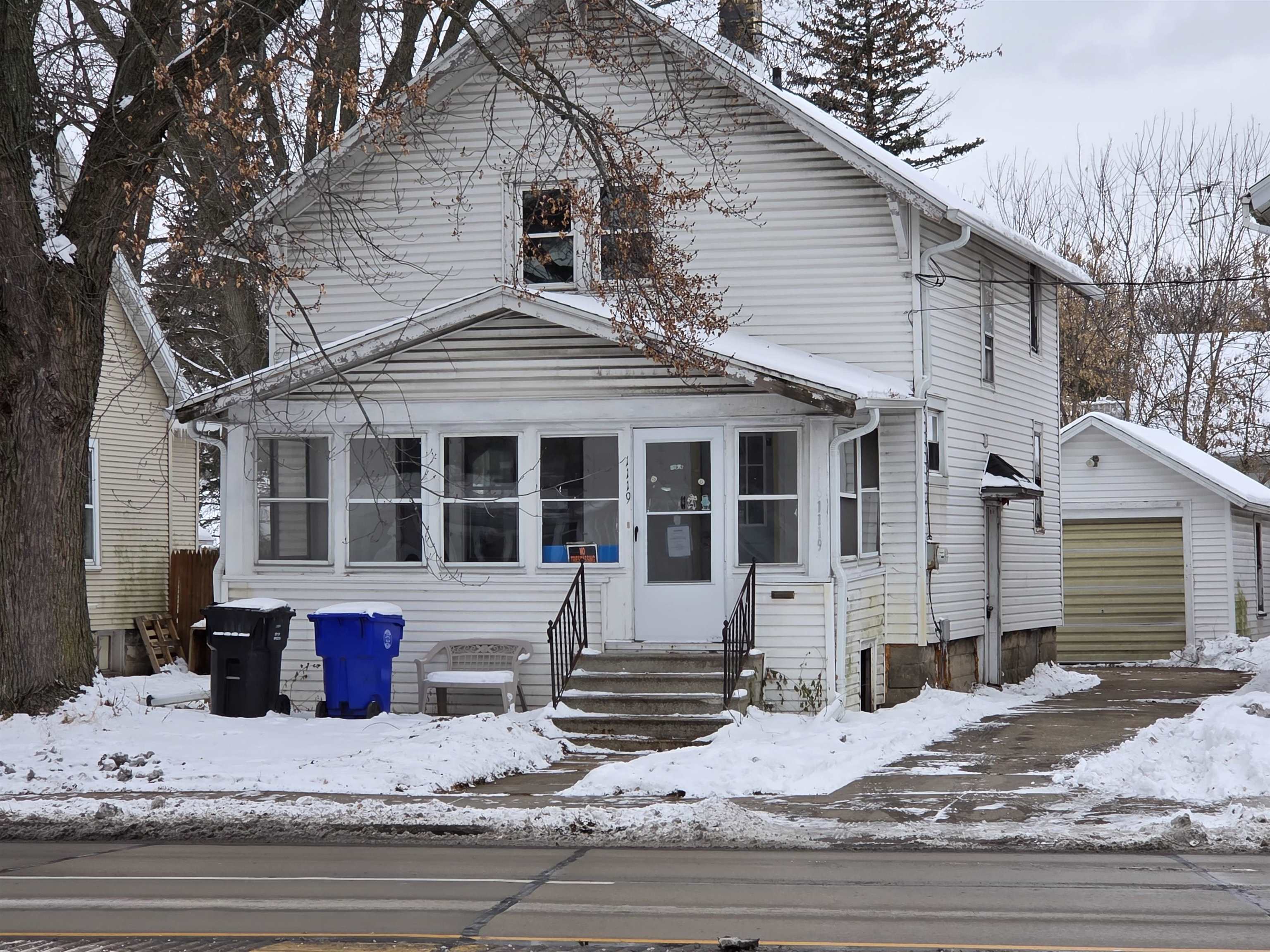 1119 N RICHMOND Street