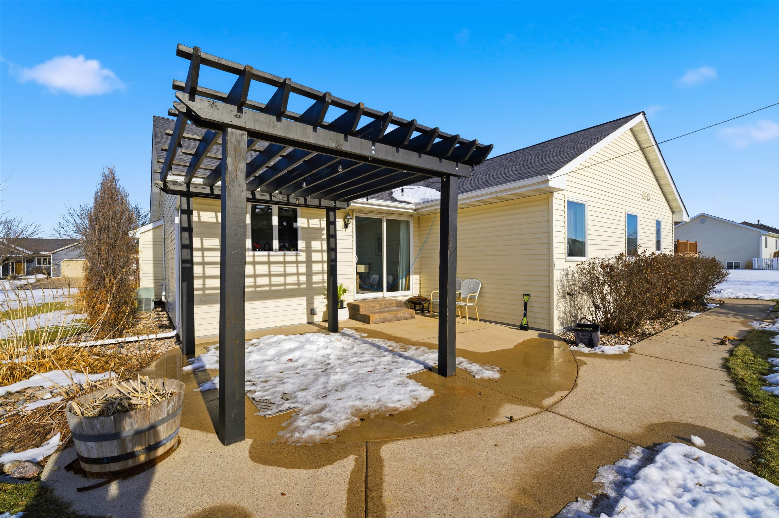 2023 MEADOWVIEW Street