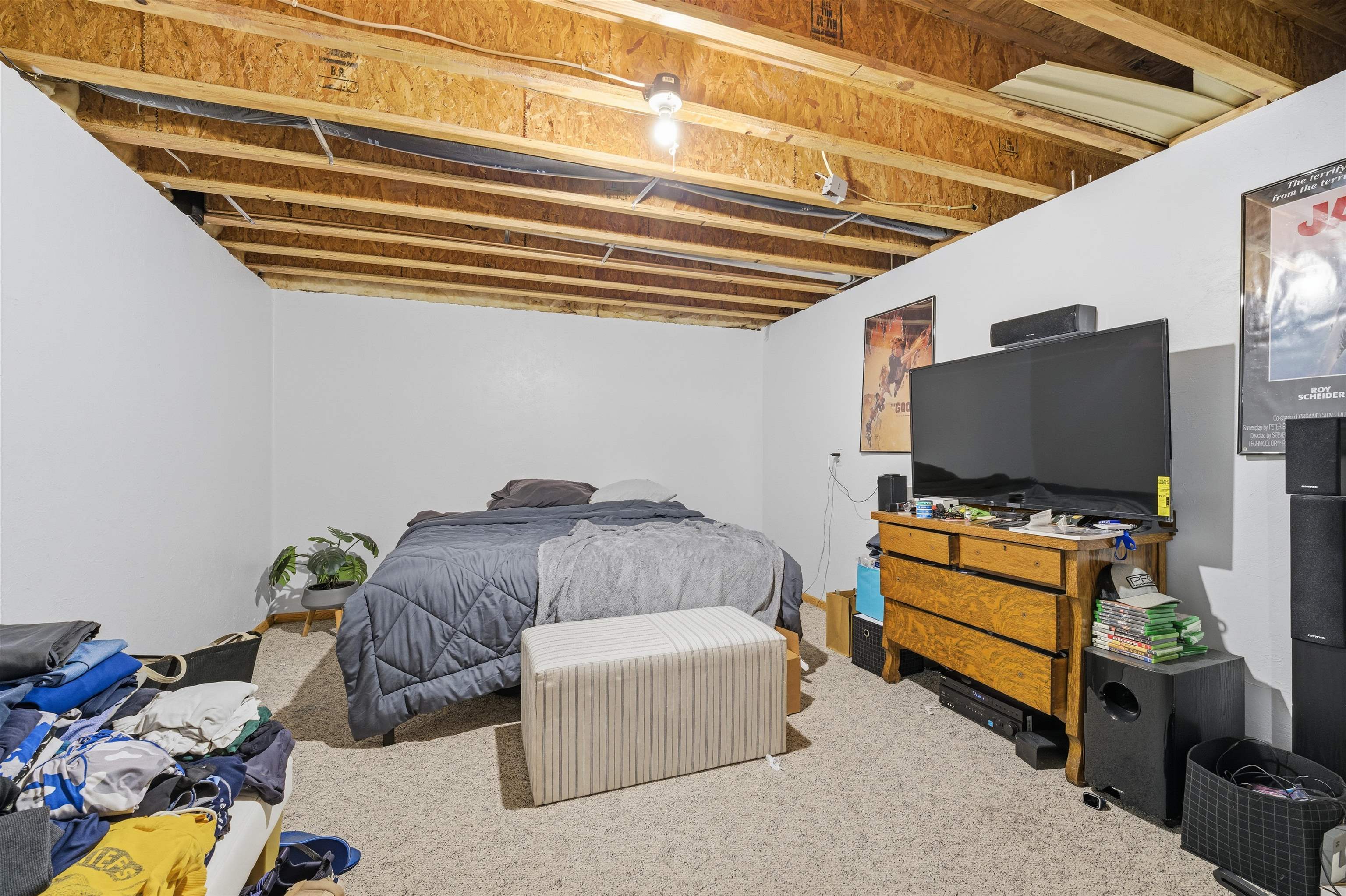 2023 MEADOWVIEW Street