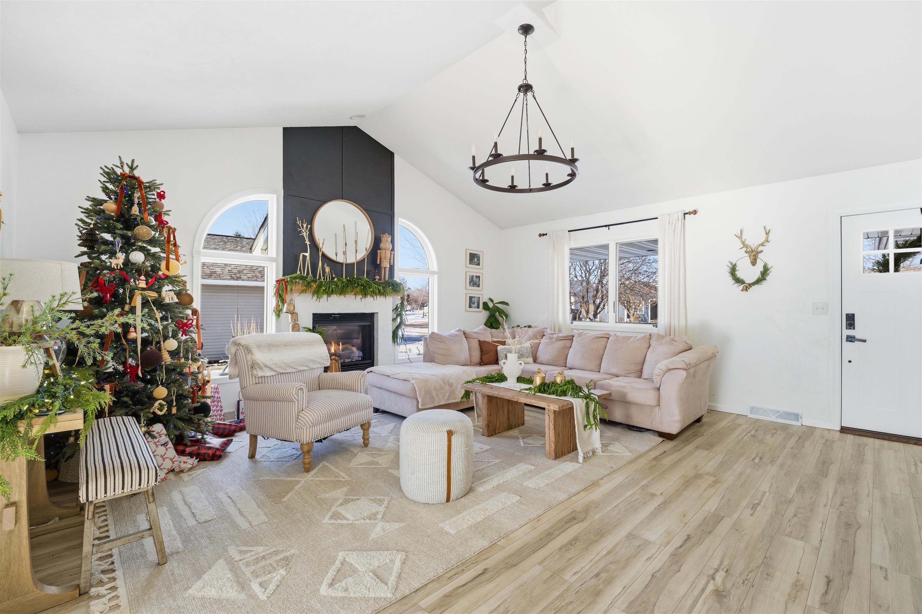 2023 MEADOWVIEW Street