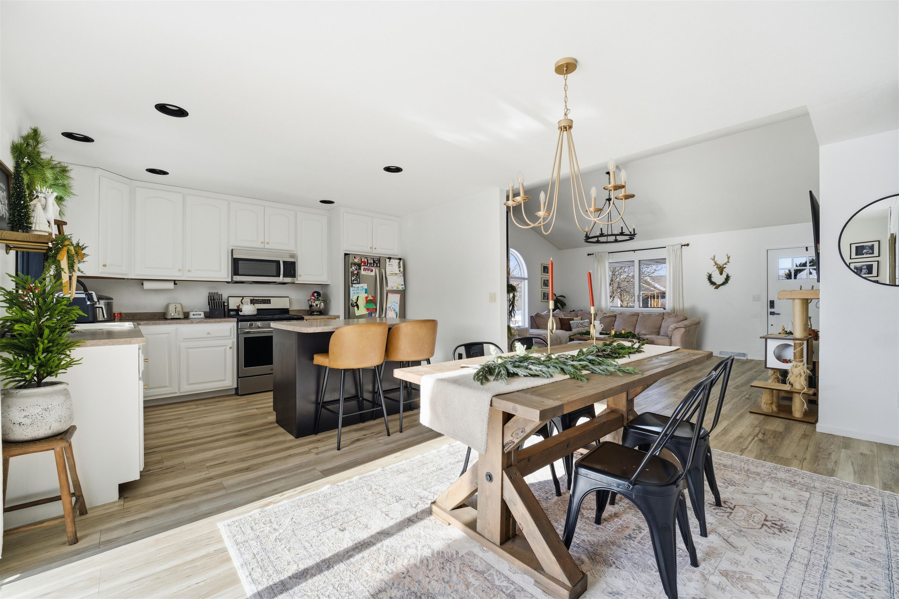 2023 MEADOWVIEW Street