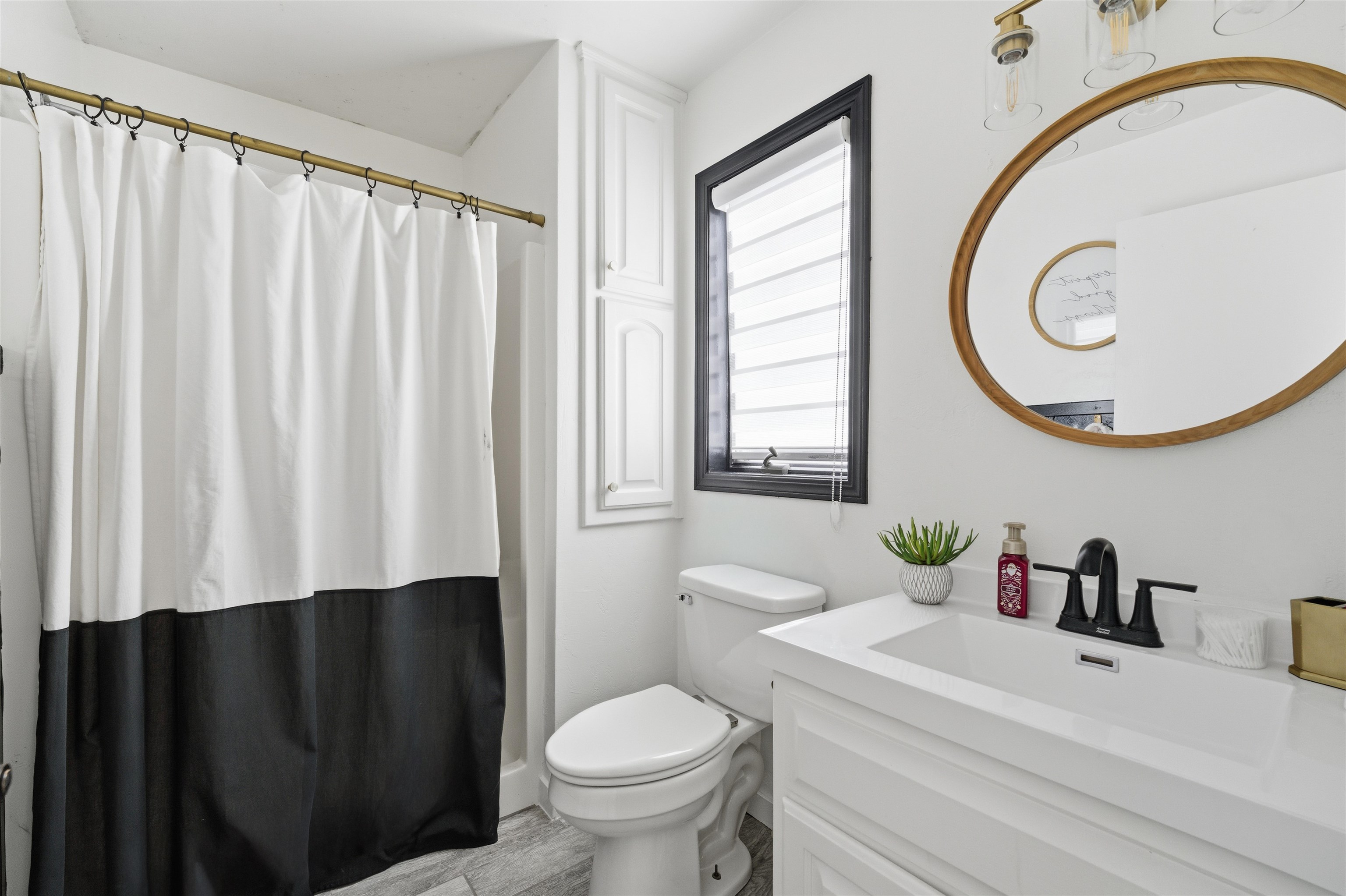 2023 MEADOWVIEW Street