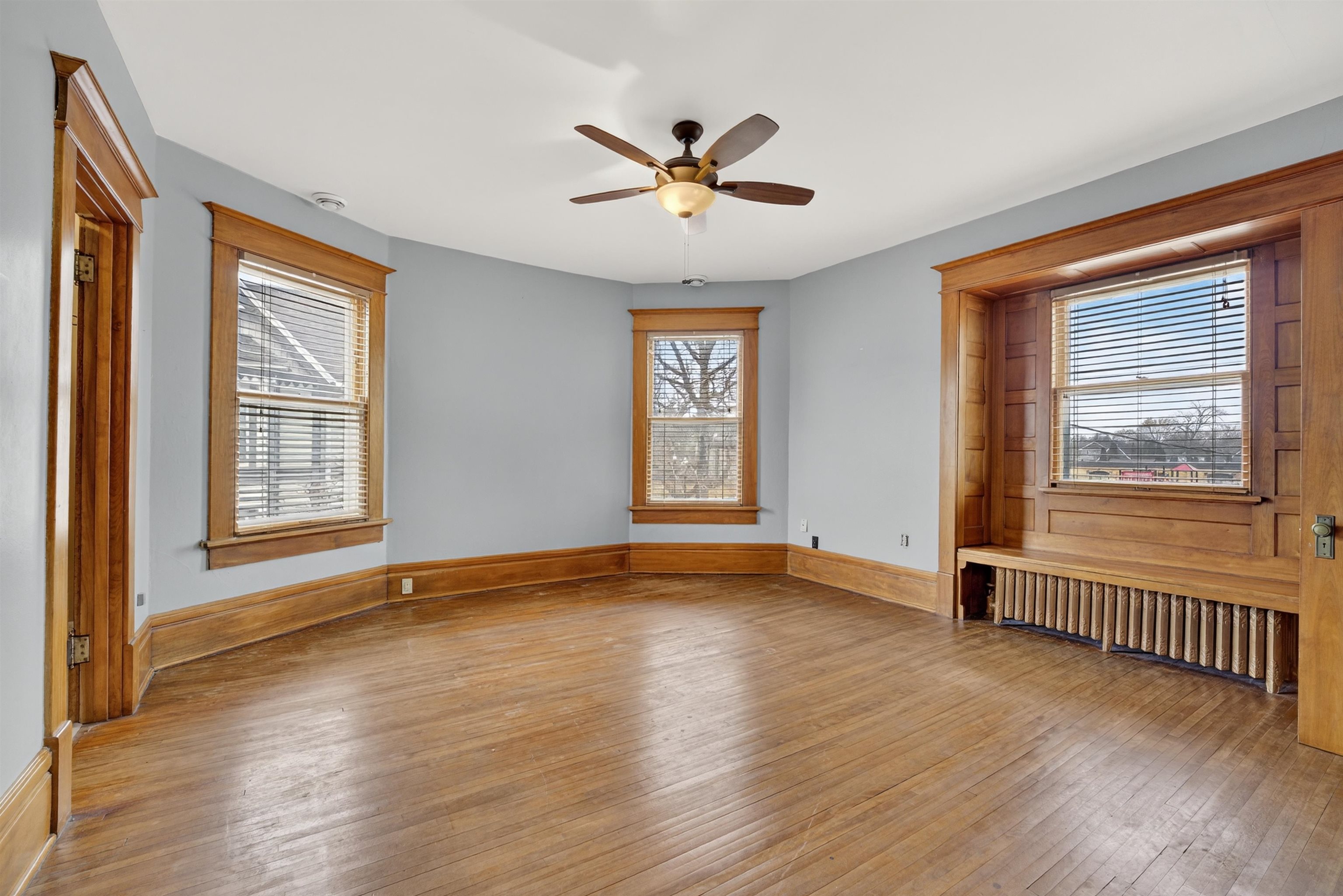 1133 ALGOMA Boulevard