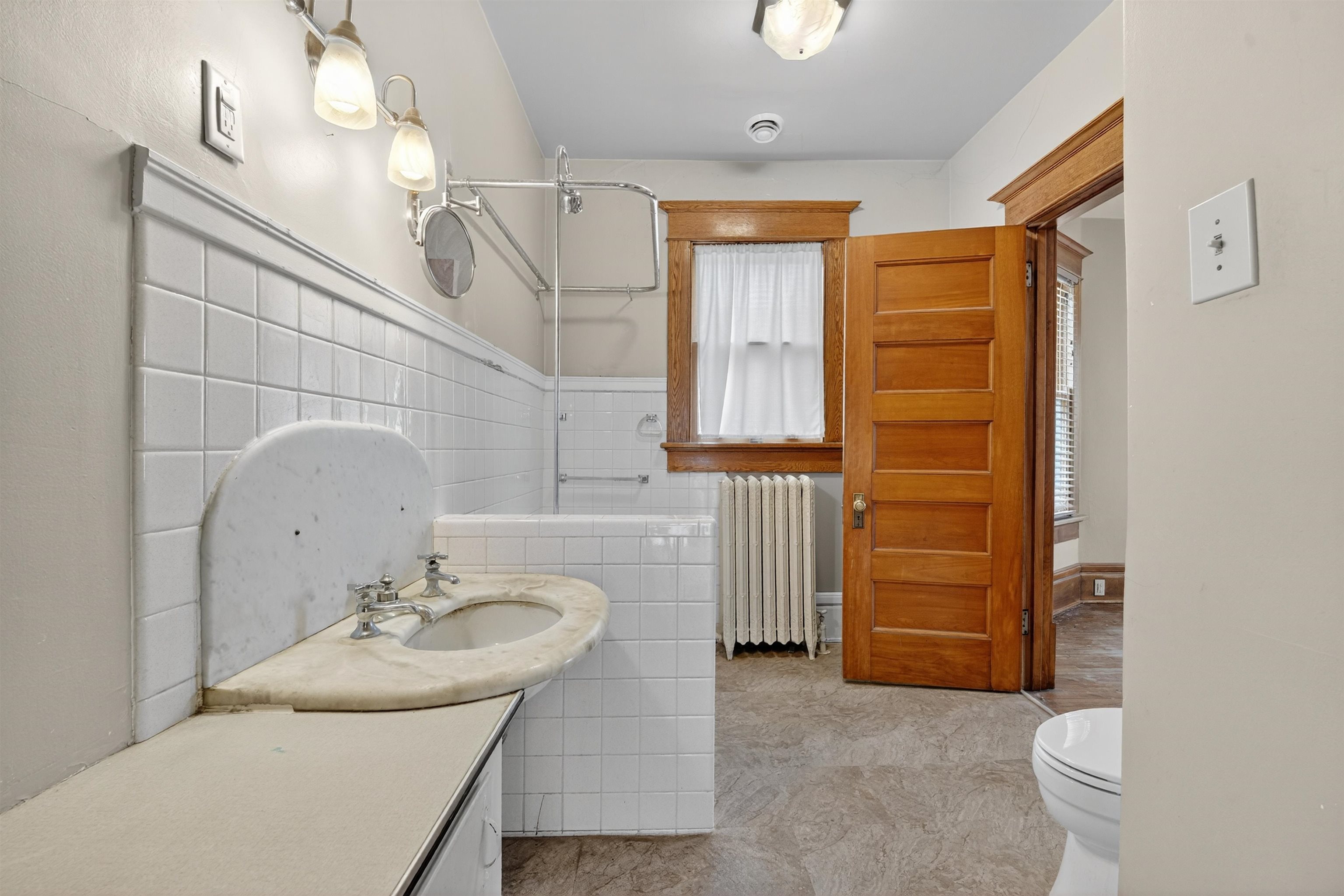 1133 ALGOMA Boulevard