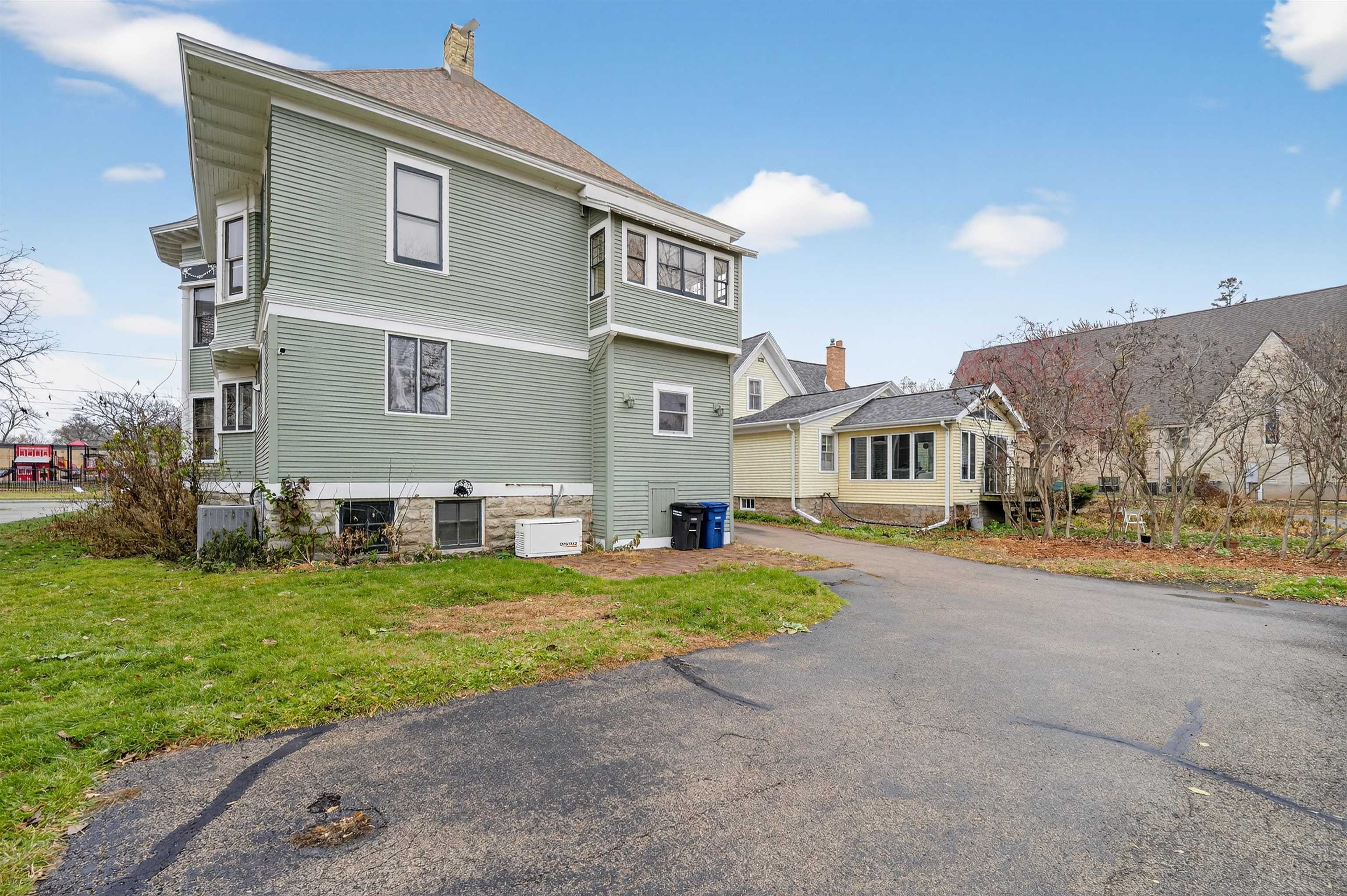 1133 ALGOMA Boulevard