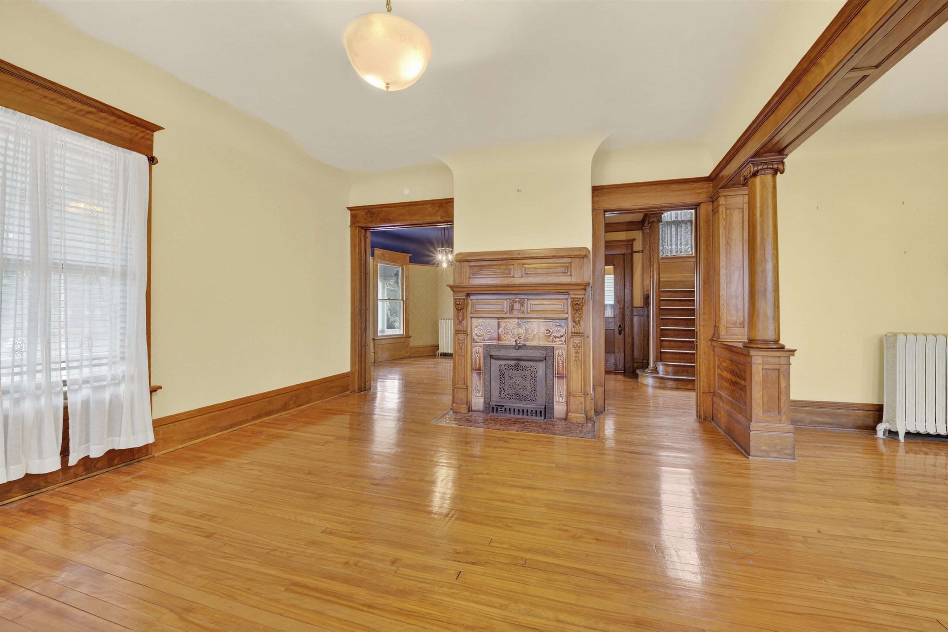 1133 ALGOMA Boulevard