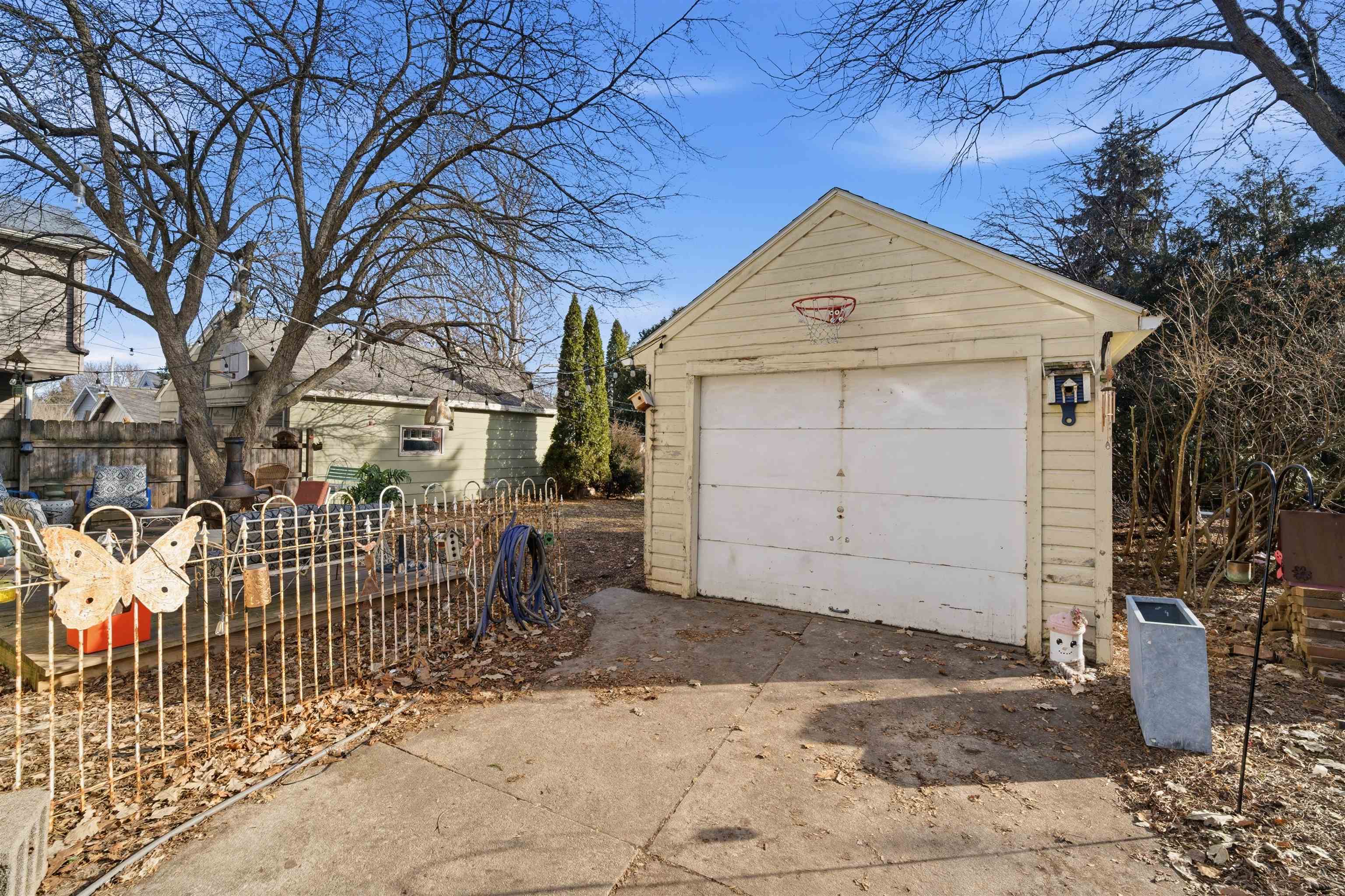 1019 W OKLAHOMA Street