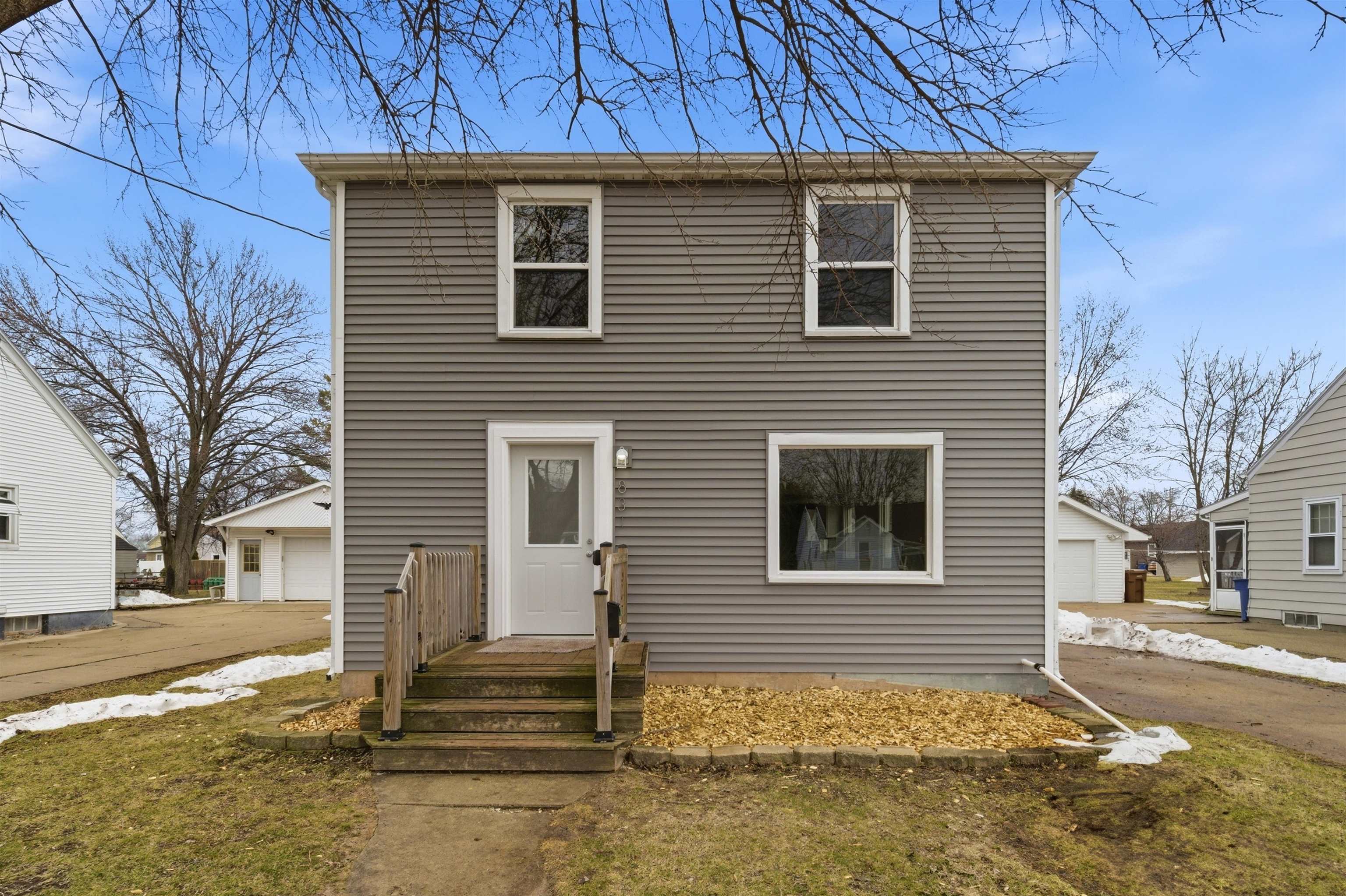 831 MARTIN Street