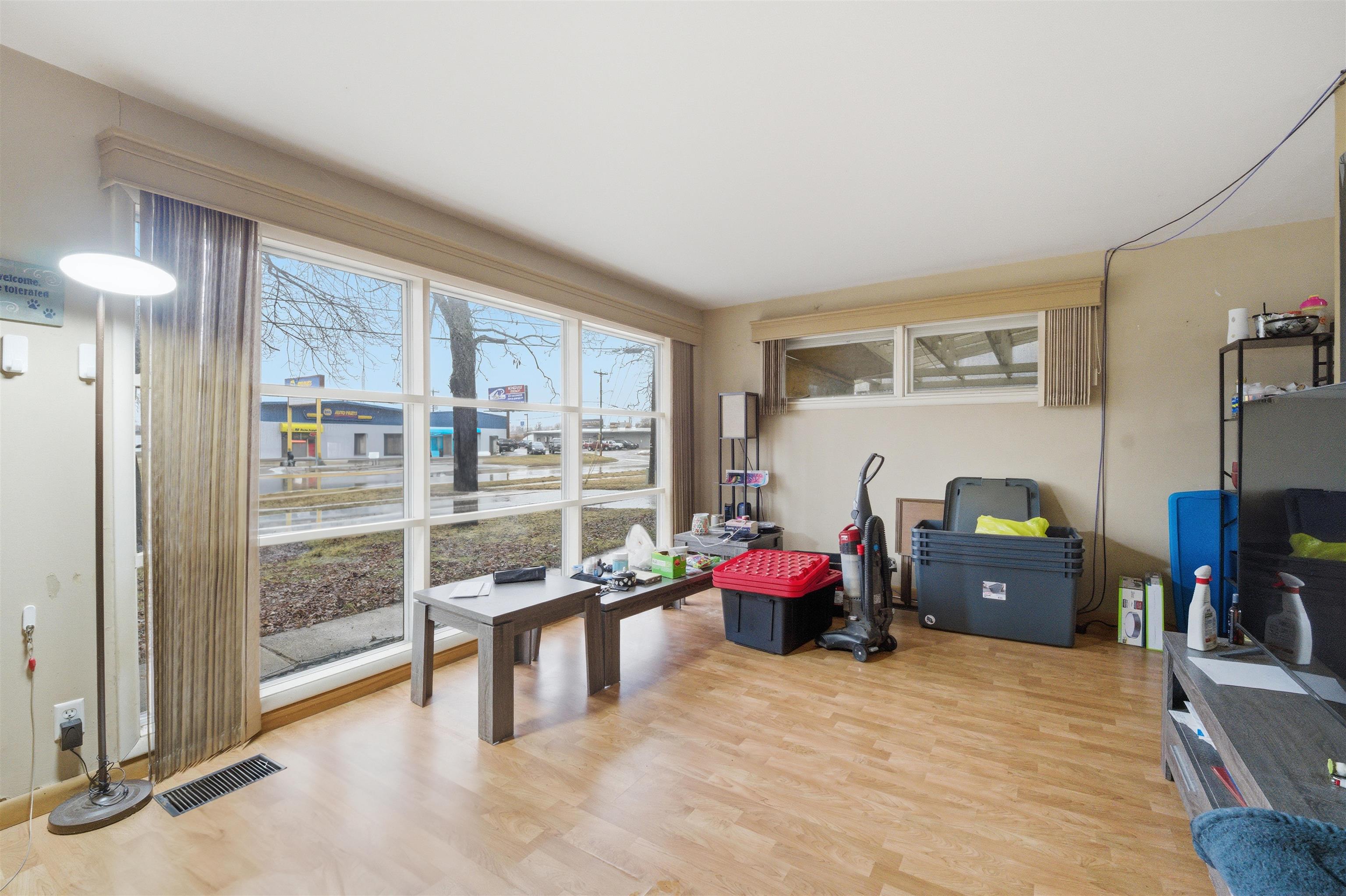 350 S GREEN BAY Road