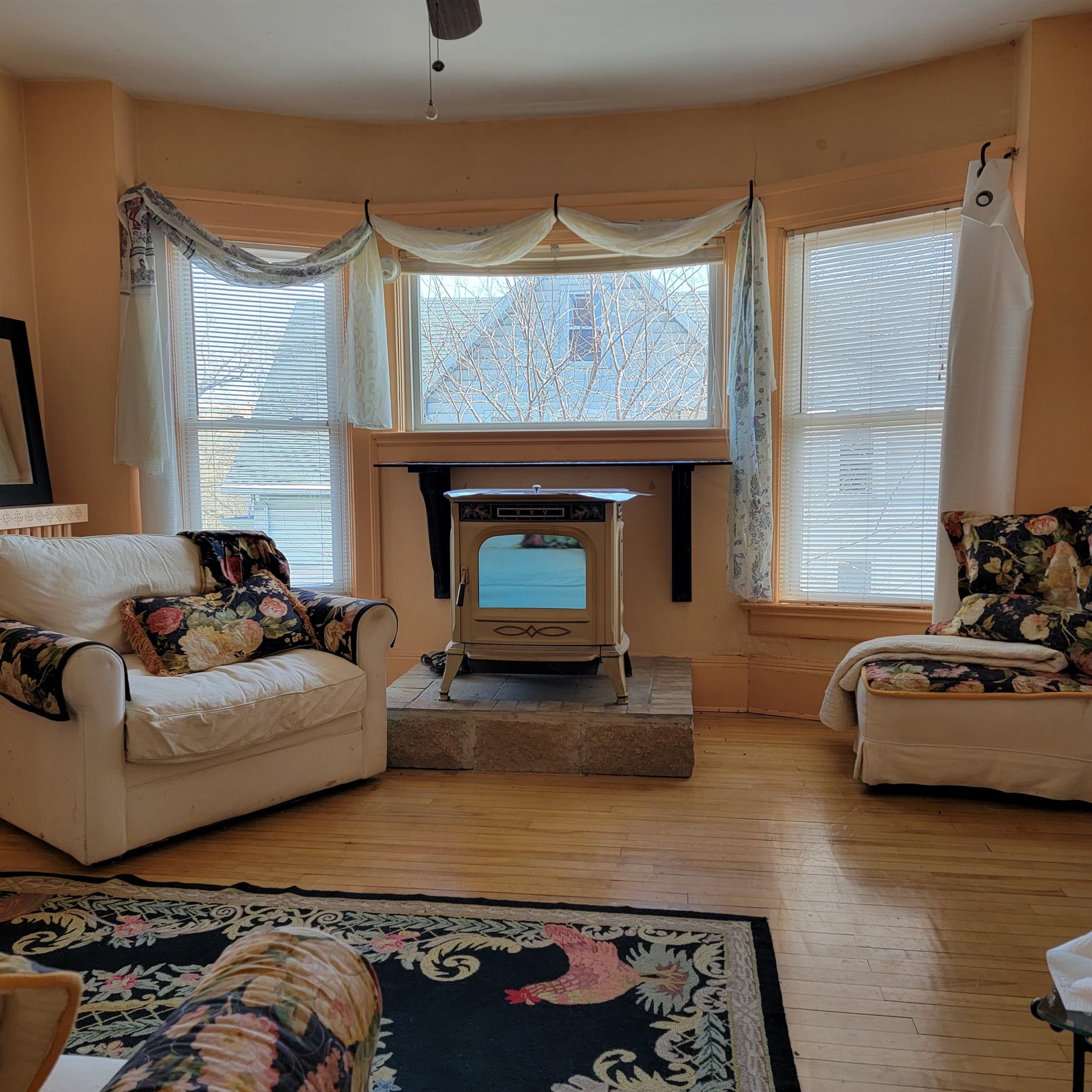 300 W PROSPECT Avenue