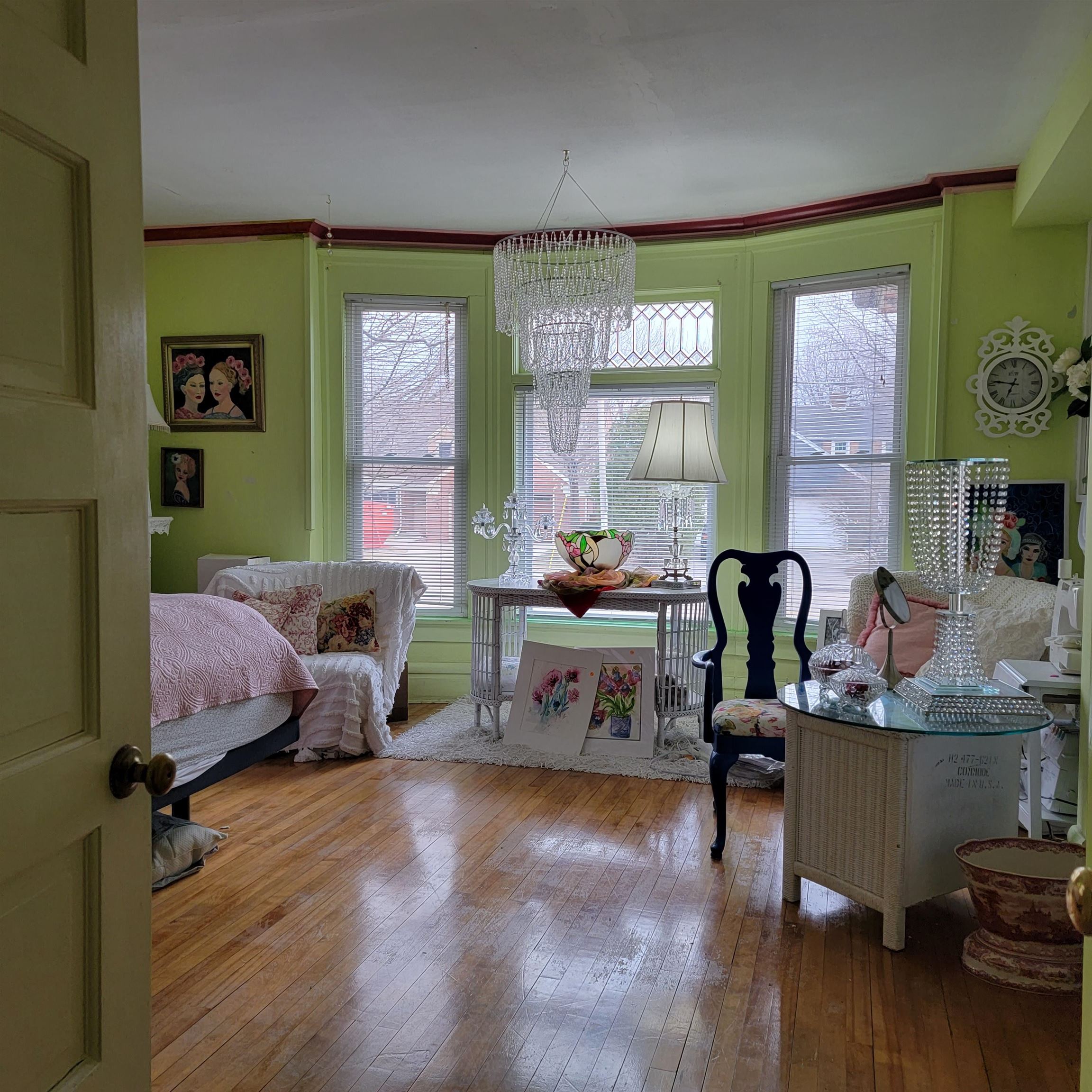 300 W PROSPECT Avenue