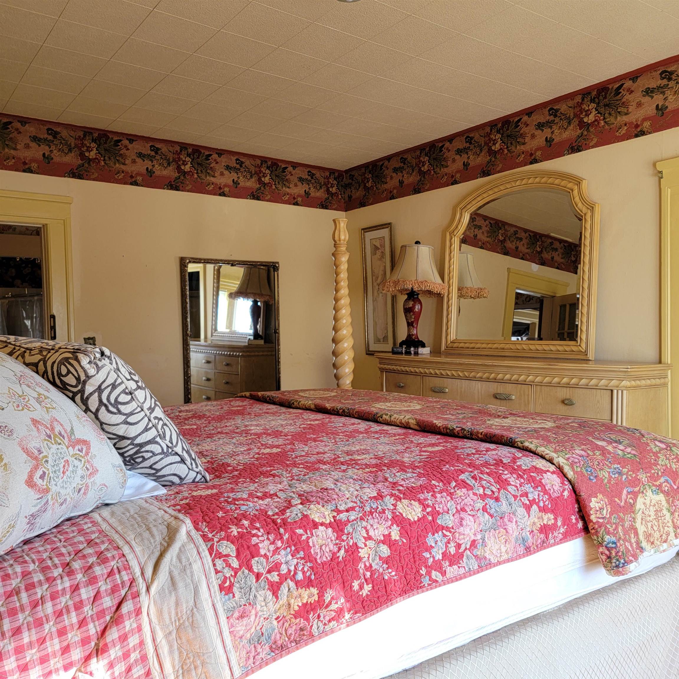 300 W PROSPECT Avenue