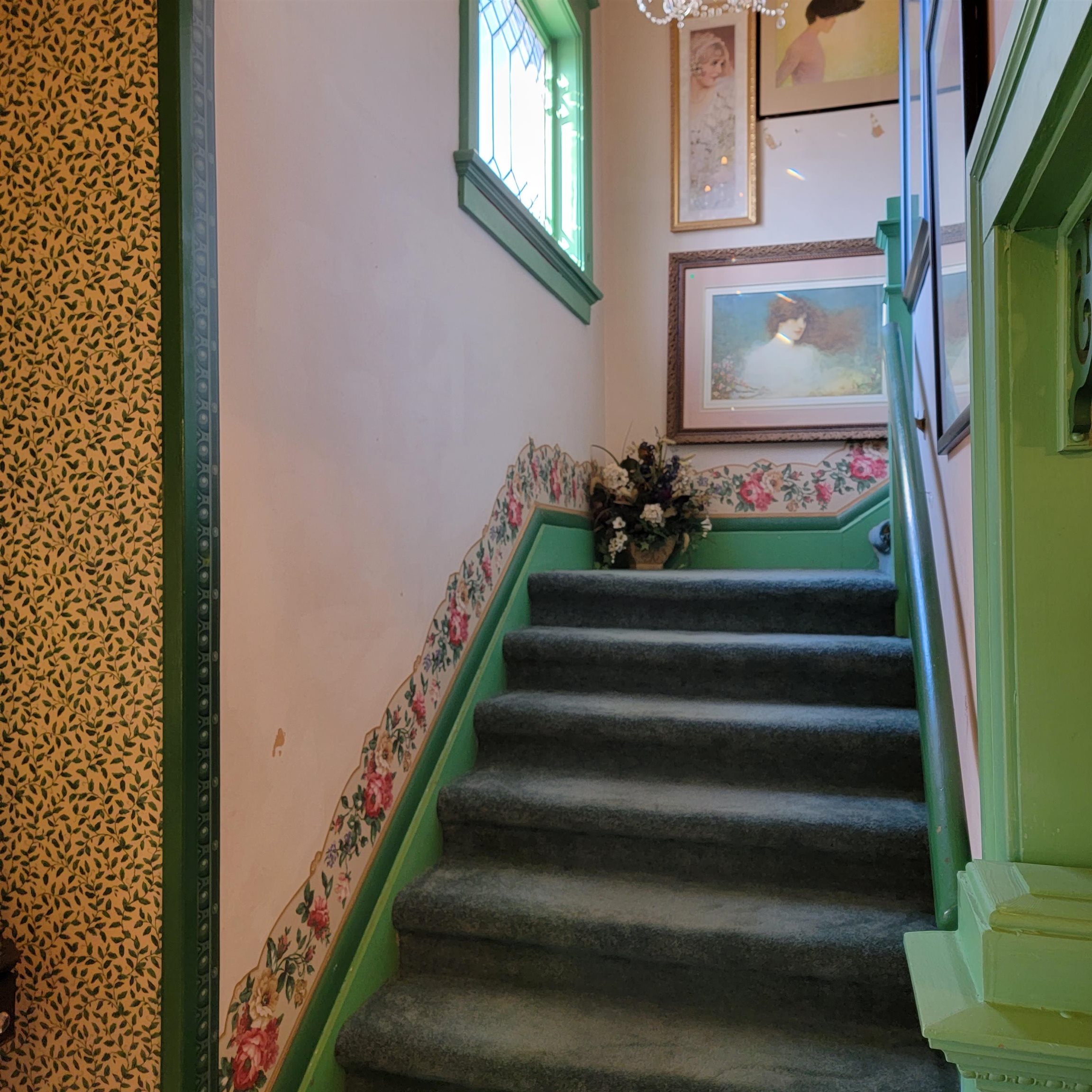 300 W PROSPECT Avenue