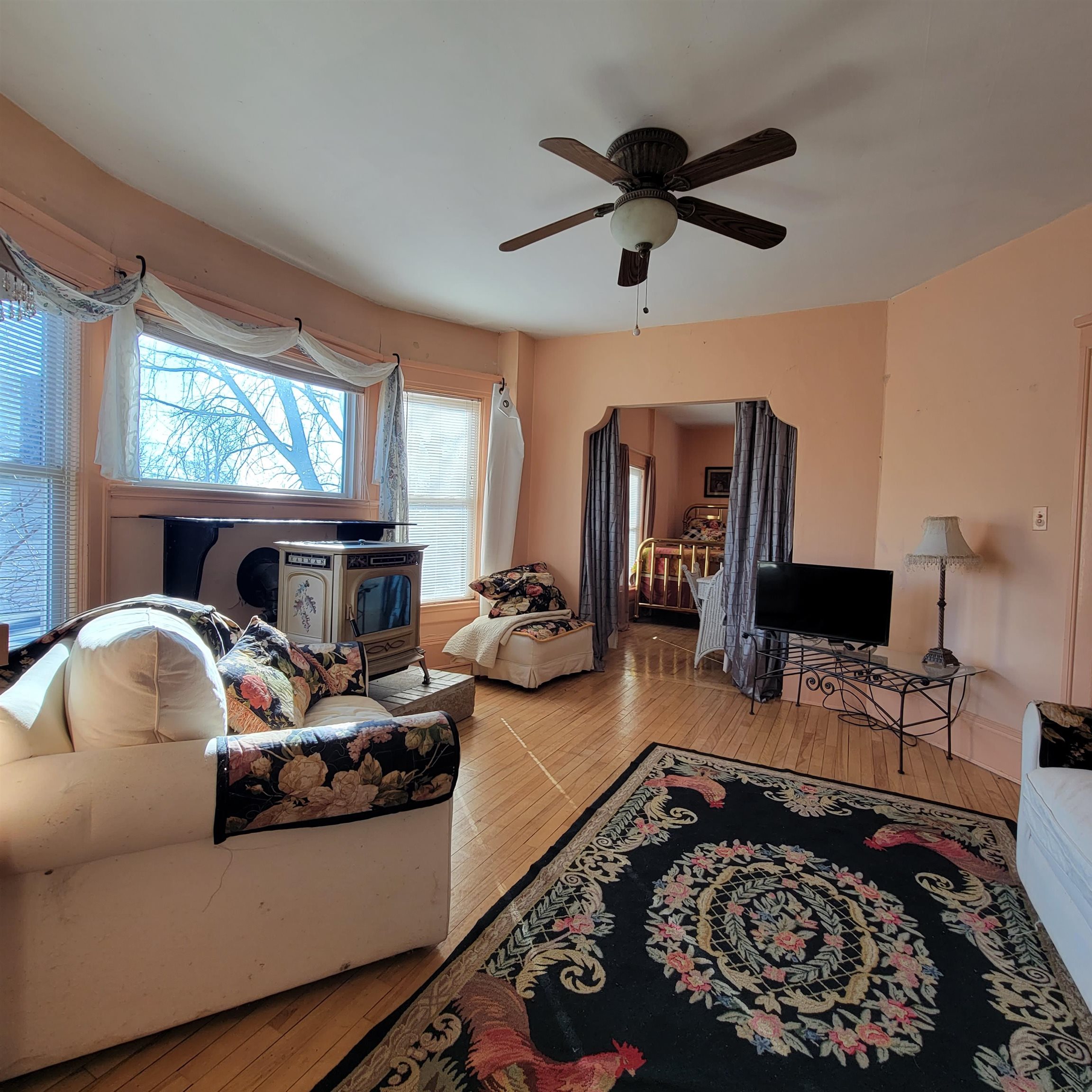 300 W PROSPECT Avenue