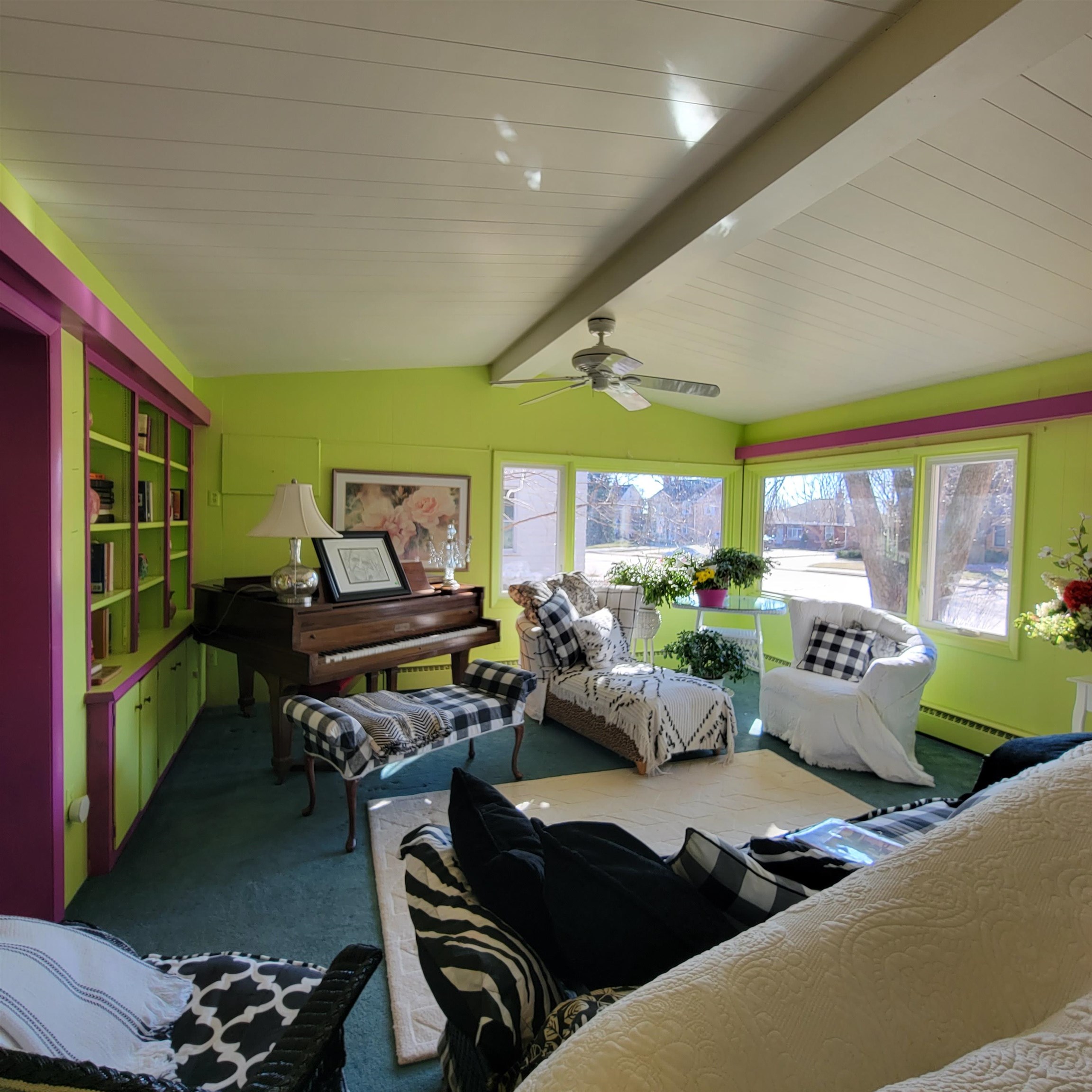 300 W PROSPECT Avenue