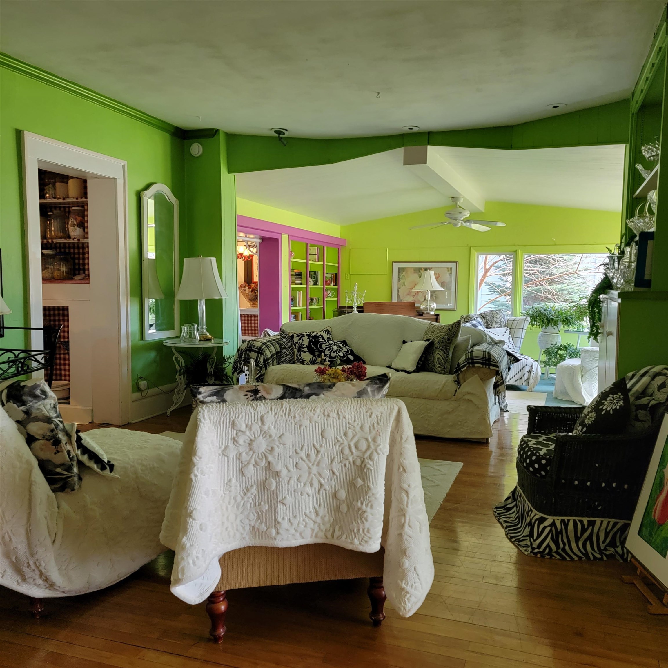 300 W PROSPECT Avenue