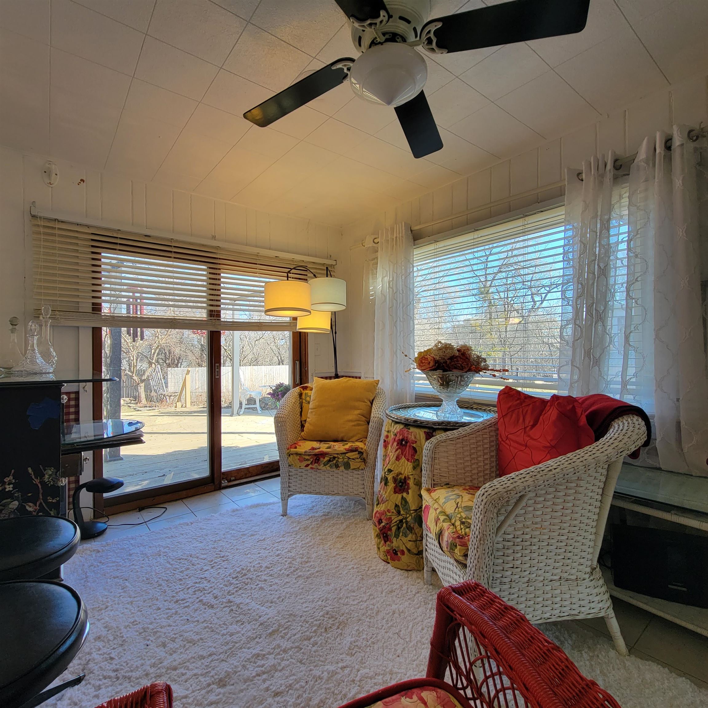 300 W PROSPECT Avenue