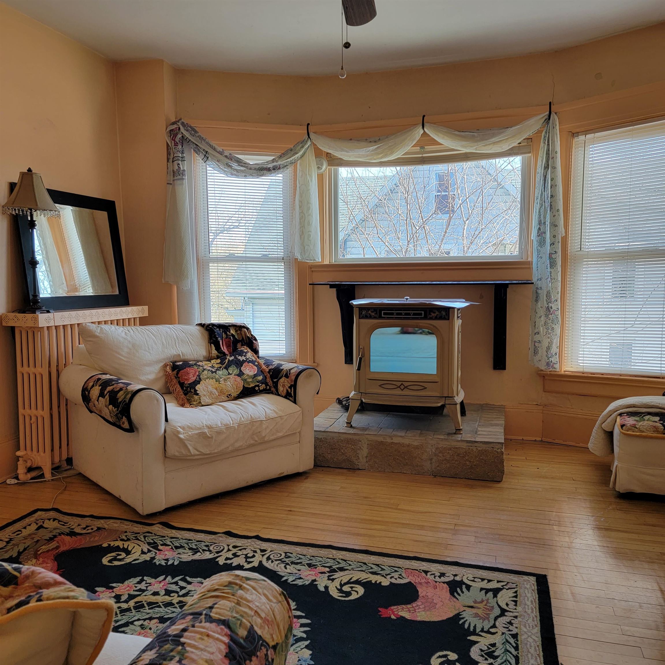 300 W PROSPECT Avenue