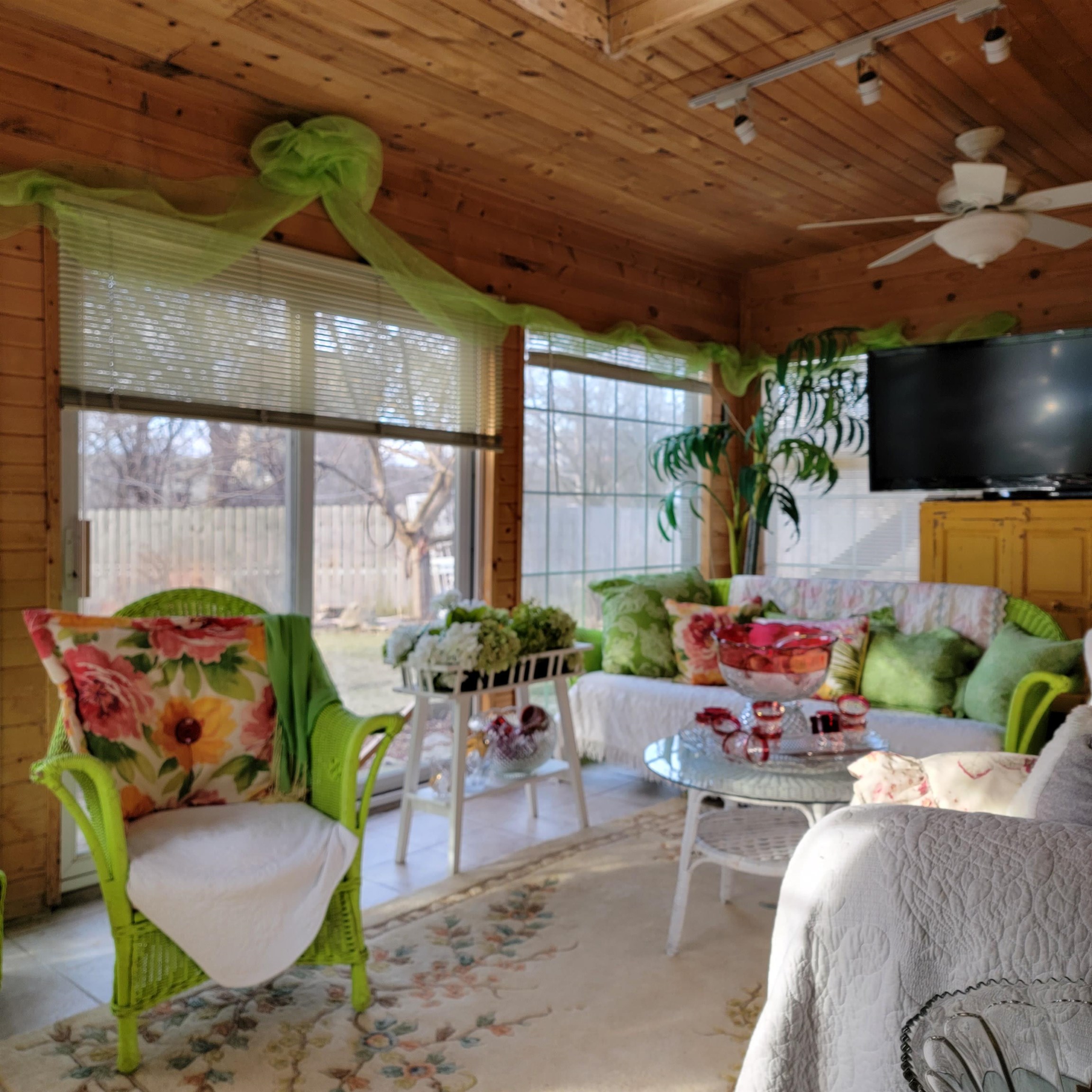 300 W PROSPECT Avenue