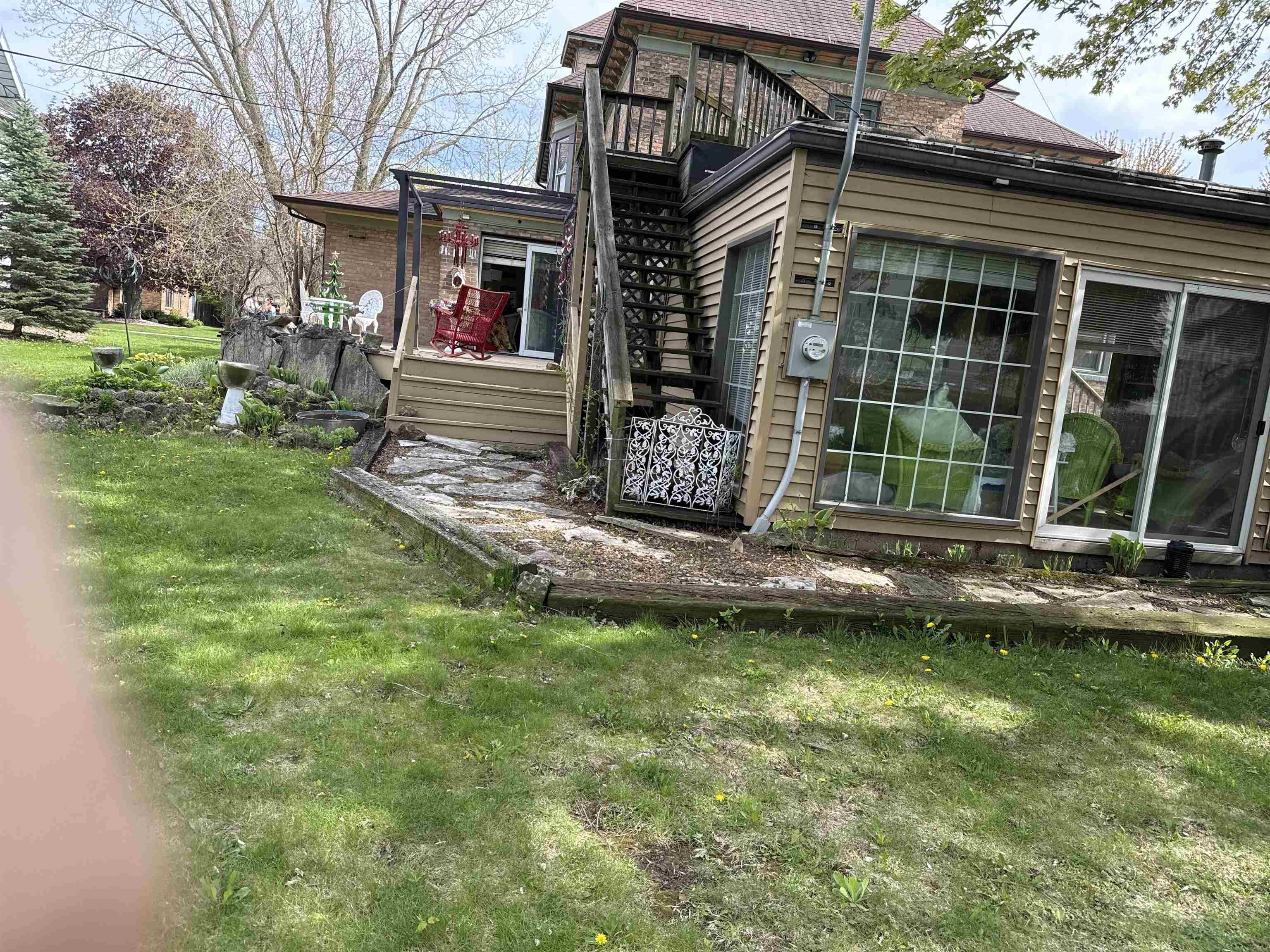 300 W PROSPECT Avenue