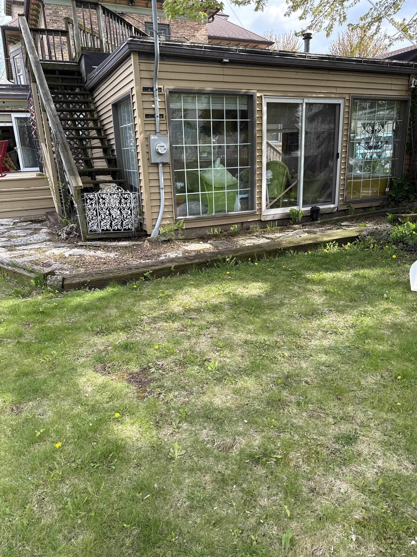 300 W PROSPECT Avenue