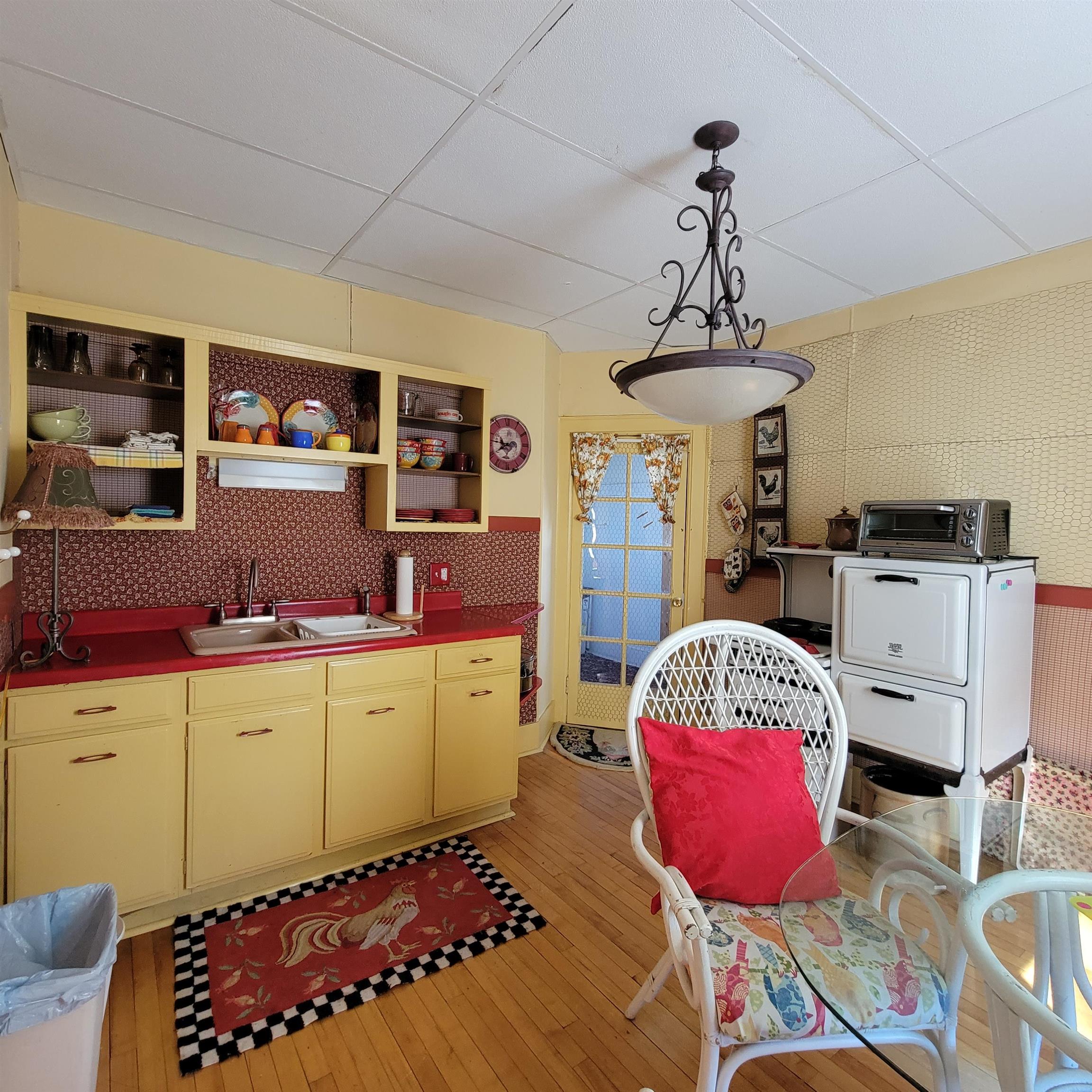 300 W PROSPECT Avenue