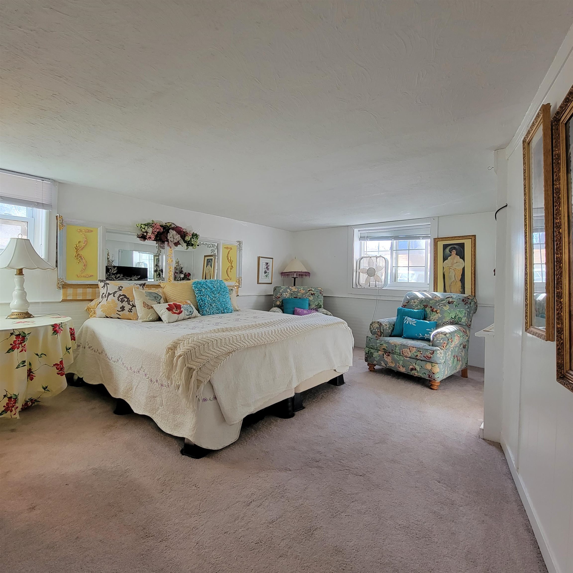 300 W PROSPECT Avenue