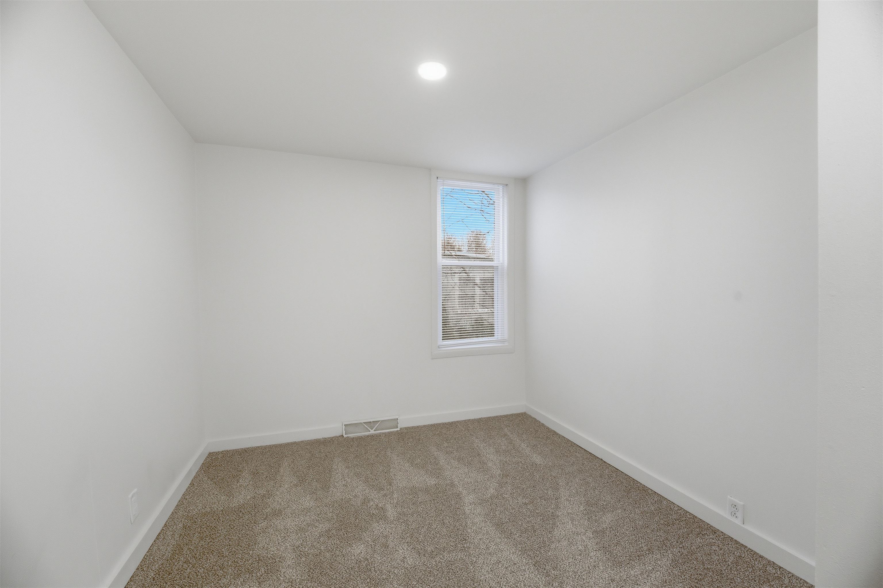 206 WRIGHT Avenue
